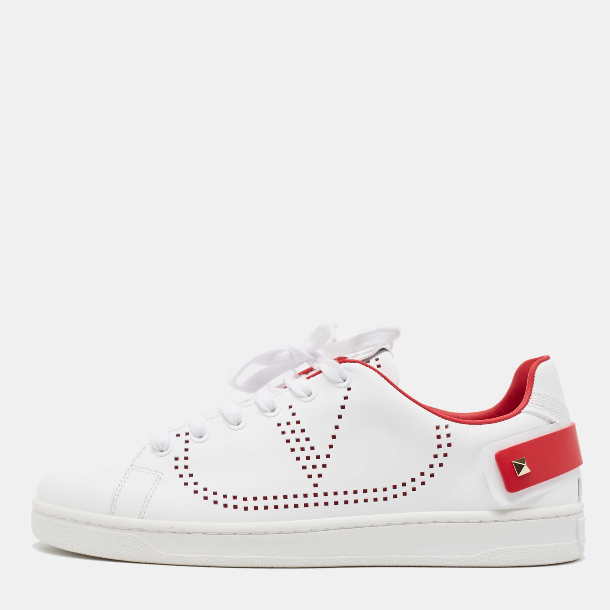 Pre Owned Valentino White Leather Vlogo Rockstud Low Top Sneakers Size 39.5