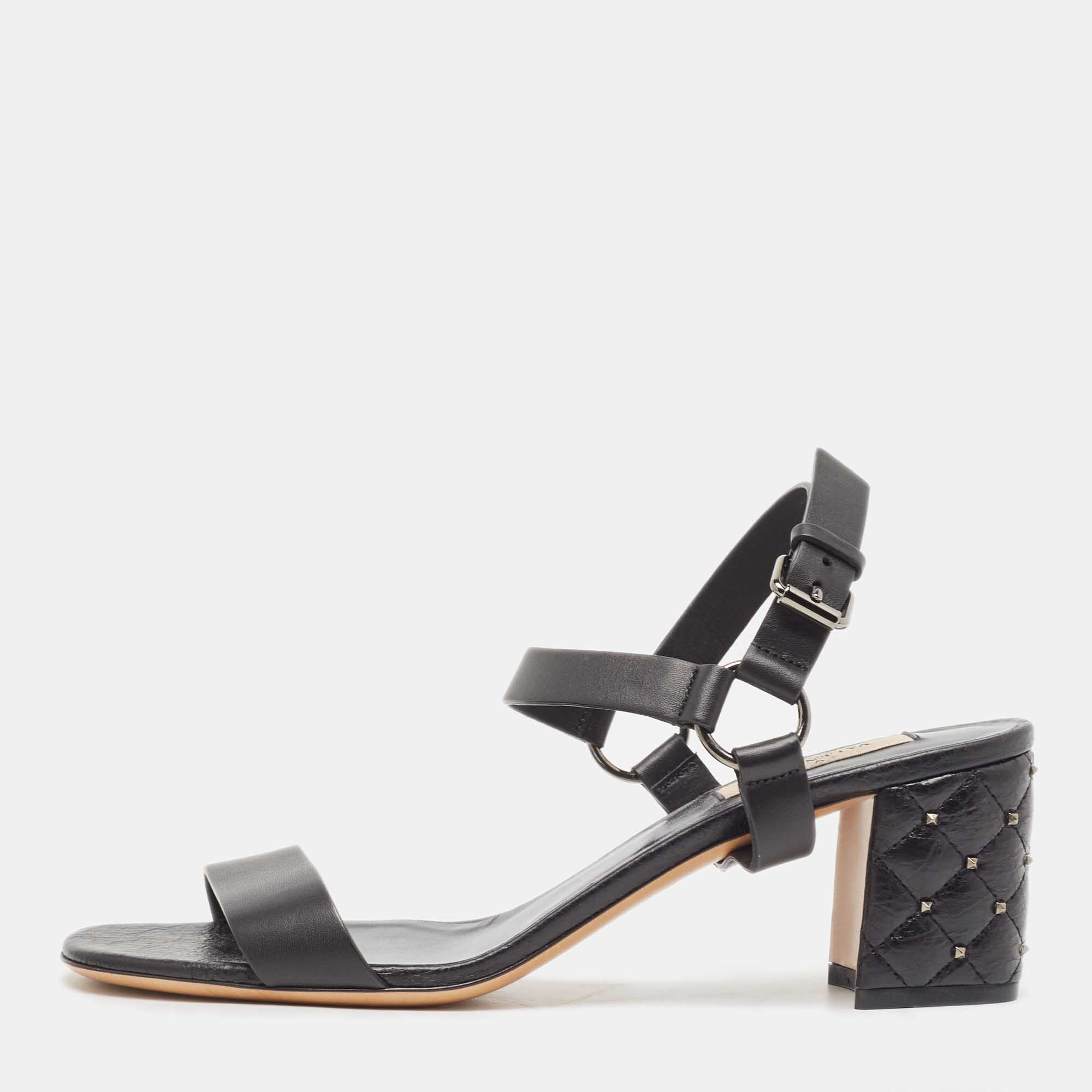 Pre Owned صندل فالنتينو روكستد جلد أسود بحزام للكاحل مقاس 38.5