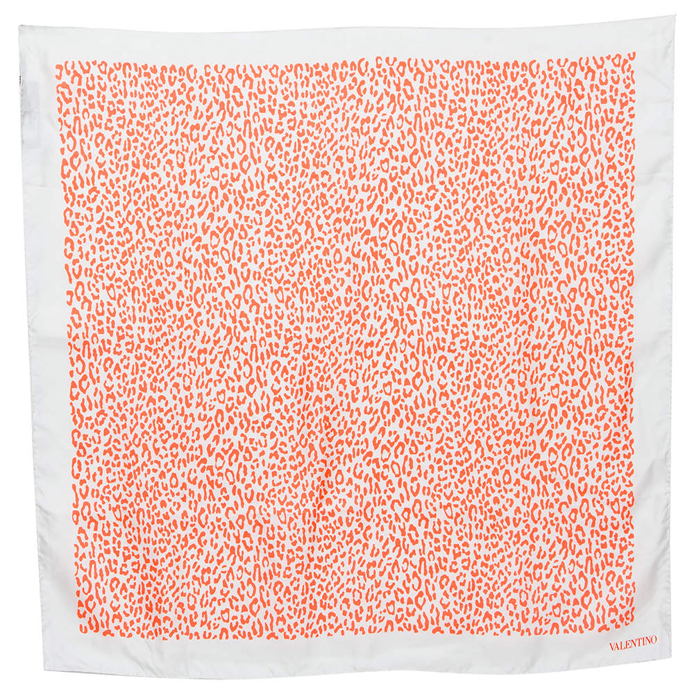 مملوكة مسبقًا وشاح فالنتينو حرير مطبوع نقشة الفهج برتقالي نيون مربع