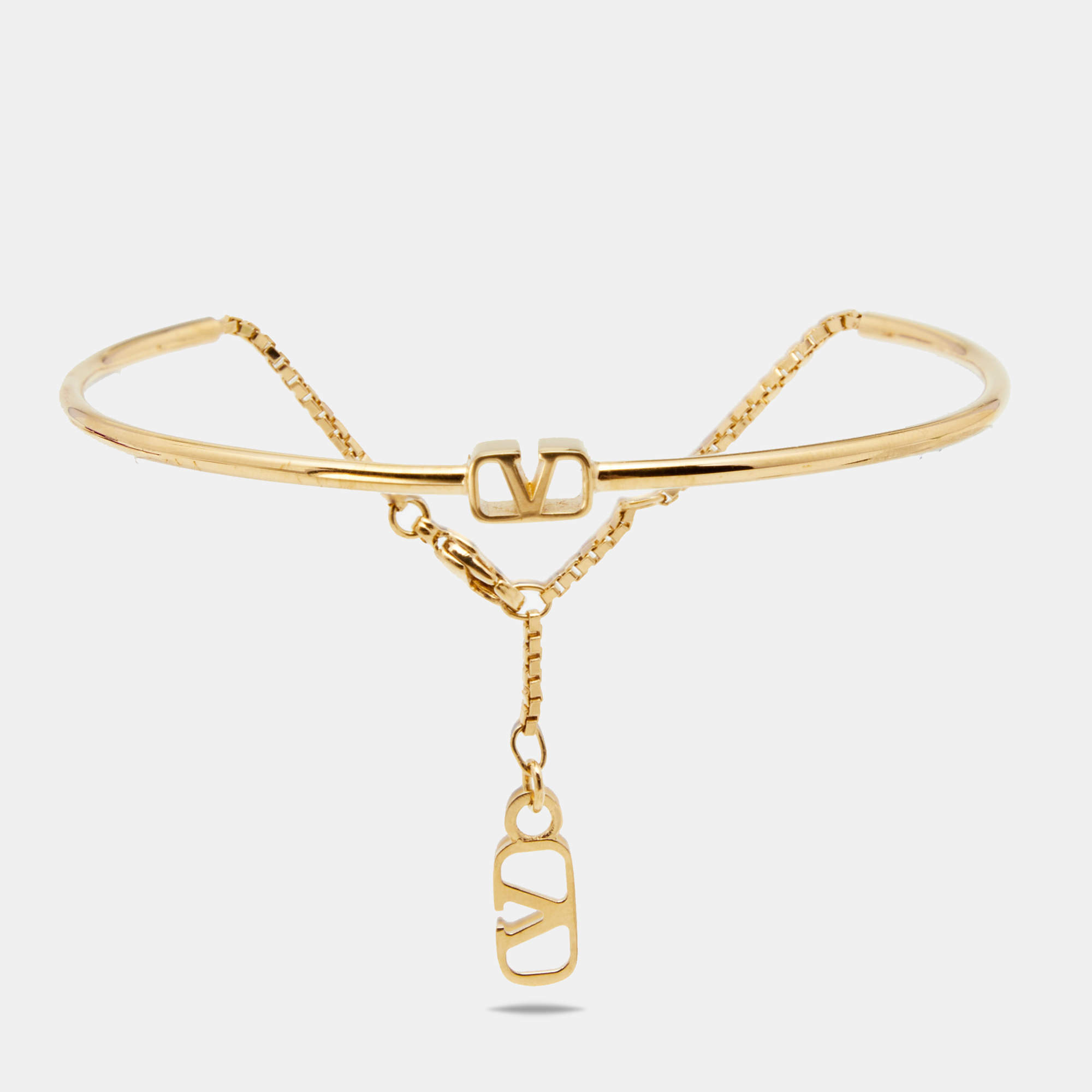 مملوكة مسبقًا سوار فالنتينو أسورة معدن ذهبي اللون مزين شعار الماركة حرف ڨي