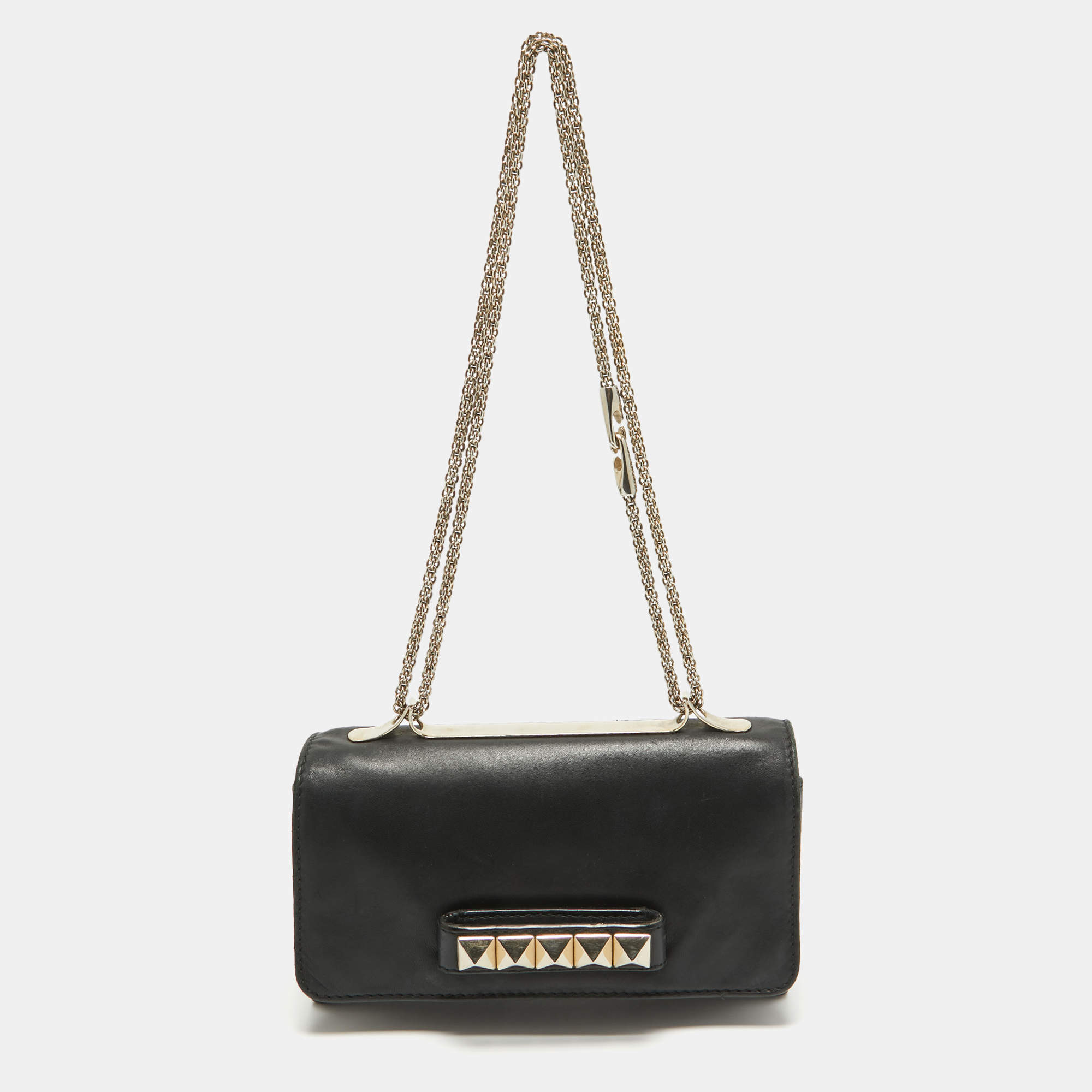 مملوكة مسبقًا Valentino Black Leather Rockstud Va Va Voom Chain Clutch