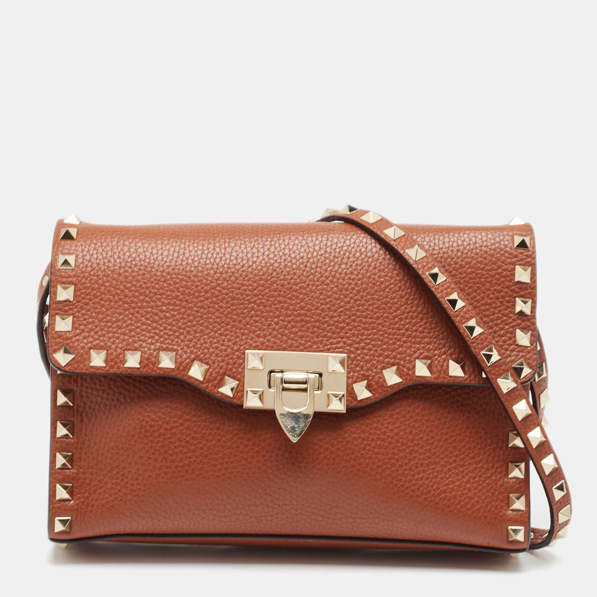 مملوكة مسبقًا Valentino Brown Leather Rockstud Flap Crossbody Bag