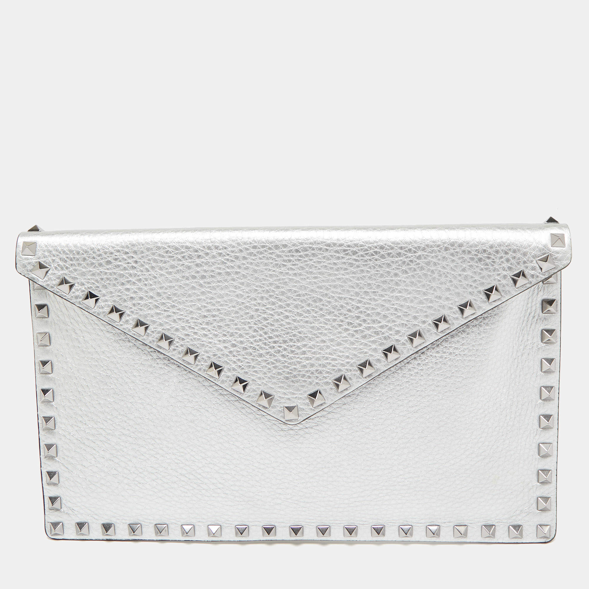 مملوكة مسبقًا Valentino Silver Leather Rockstud Envelope Flap Clutch