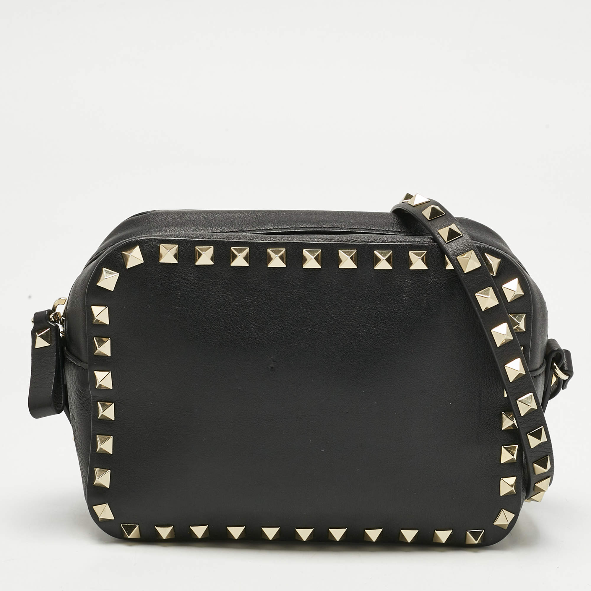 مملوكة مسبقًا Valentino Black Leather Rockstud Camera Crossbody Bag