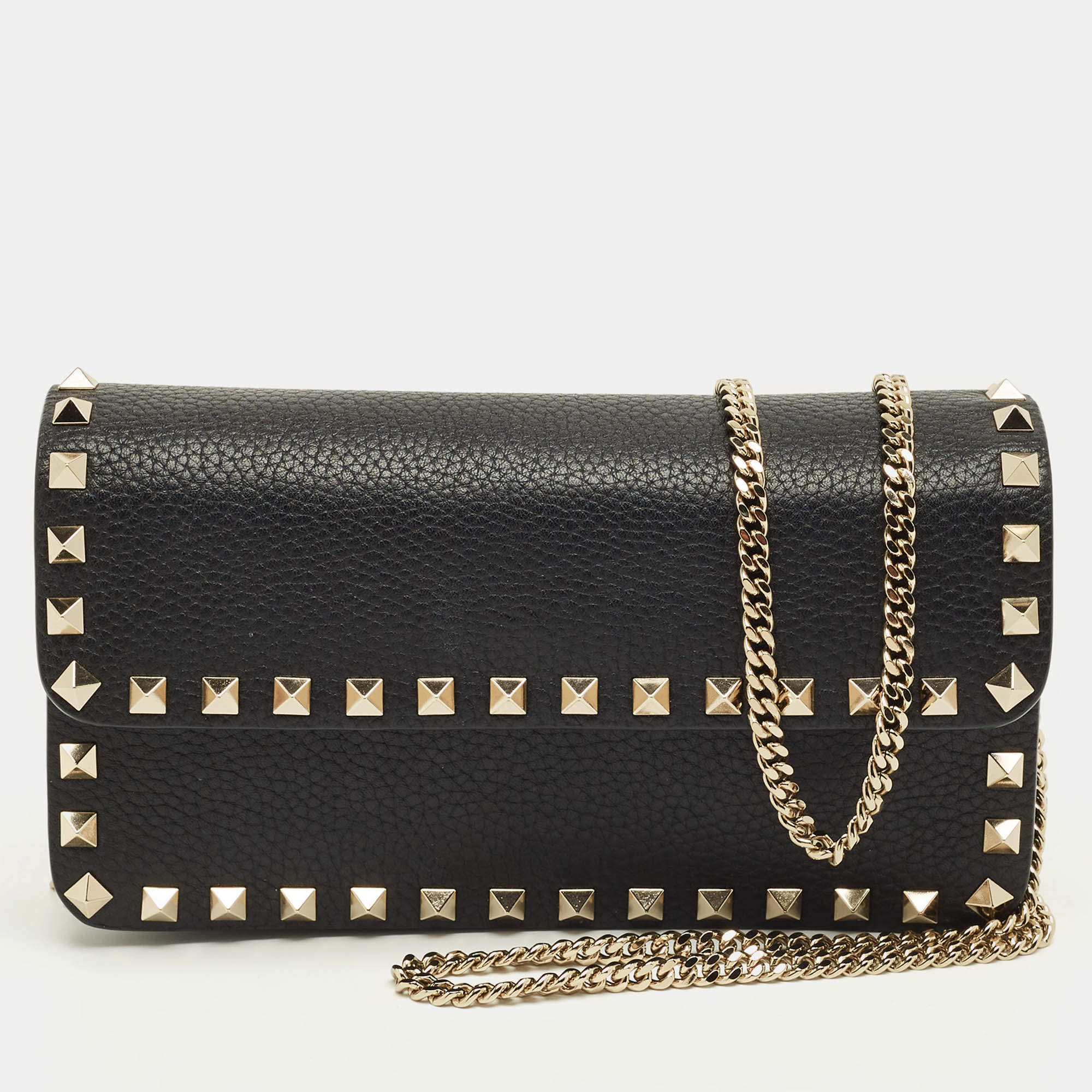 Pre Owned Valentino Black Leather Rockstud Chain Clutch
