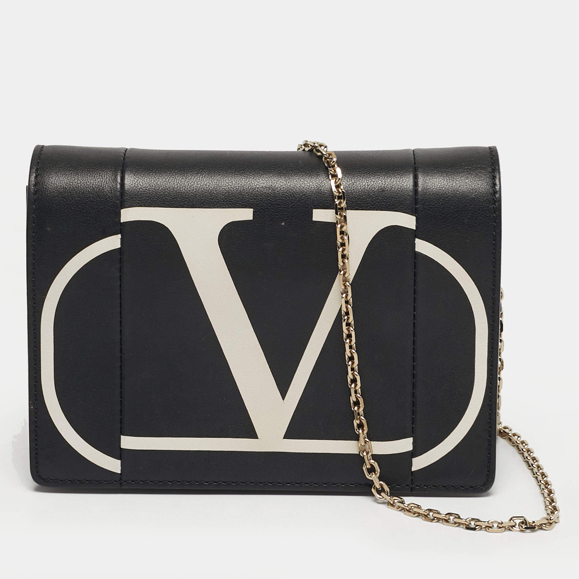 مملوكة مسبقًا Valentino Black/White Leather VLOGO Inlay Chain Crossbody Bag