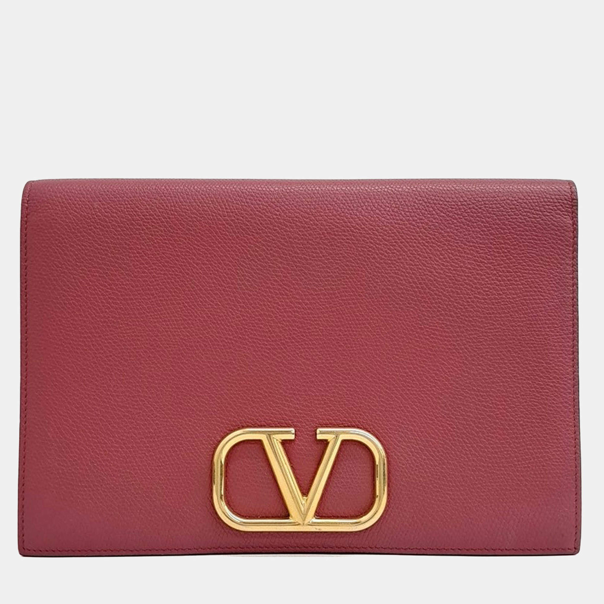 مملوكة مسبقًا Valentino Red Leather V-ring clutch