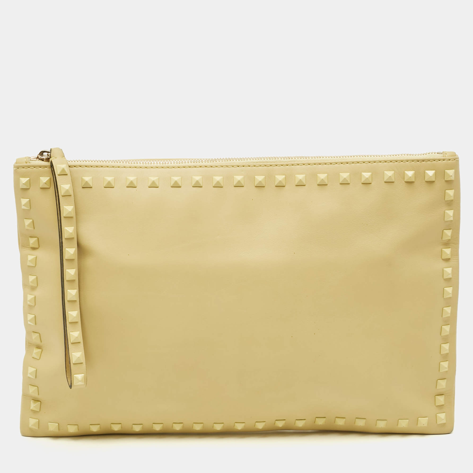 مملوكة مسبقًا Valentino Rockstud Yellow Leather Wristlet Clutch