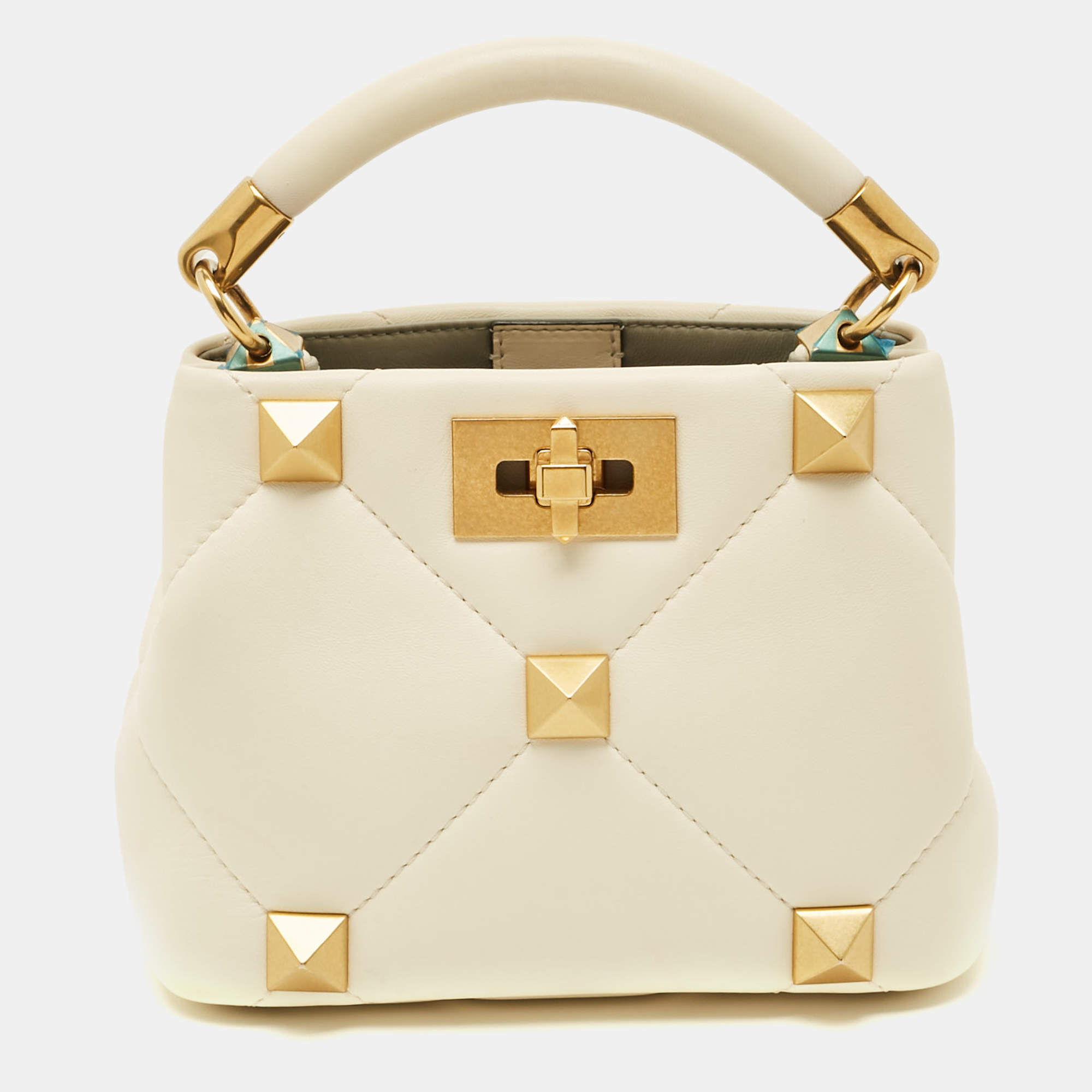 مملوكة مسبقًا Valentino Roman Stud Small Off White Quilted Leather Top Handle Bag