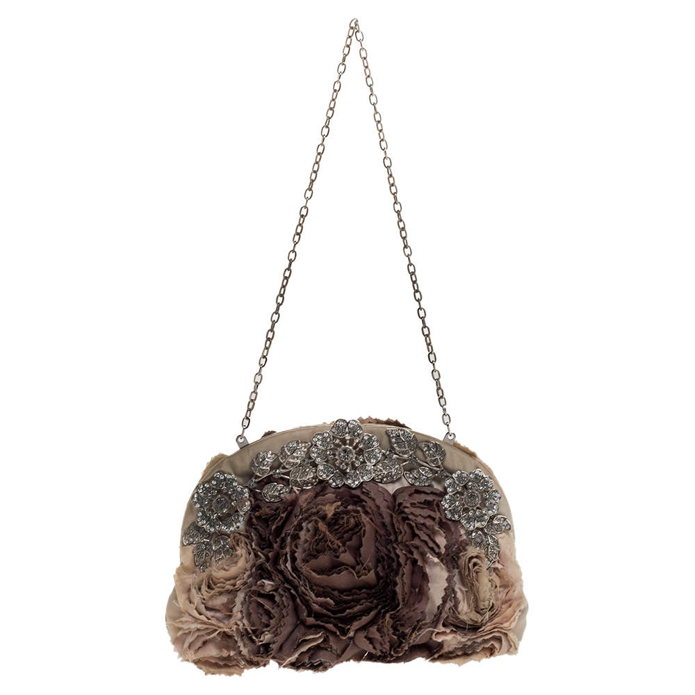 مملوكة مسبقًا Valentino Beige Satin Petale Rose Crystal Embellished Chain Clutch