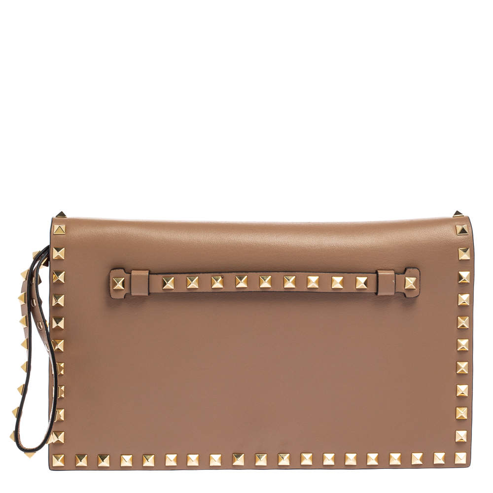 Pre Owned حقيبة كلتش فالنتينو روكستد جلد بيج بحمالة معصم