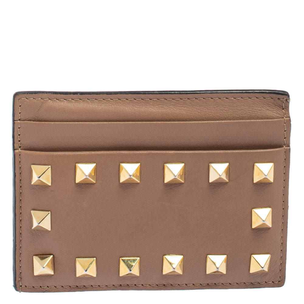 مملوكة مسبقًا Valentino Beige Leather Rockstud Card Holder