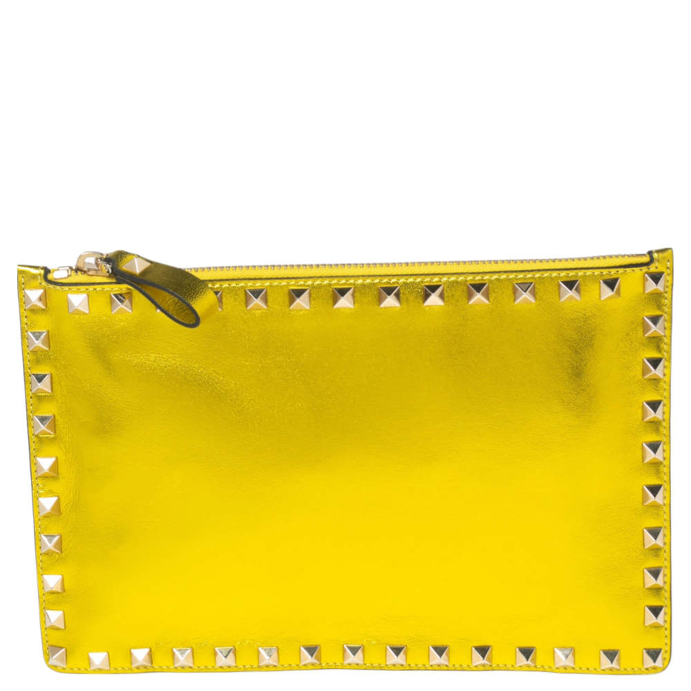 مملوكة مسبقًا Valentino Metallic Green Glossy Leather Rockstud Clutch
