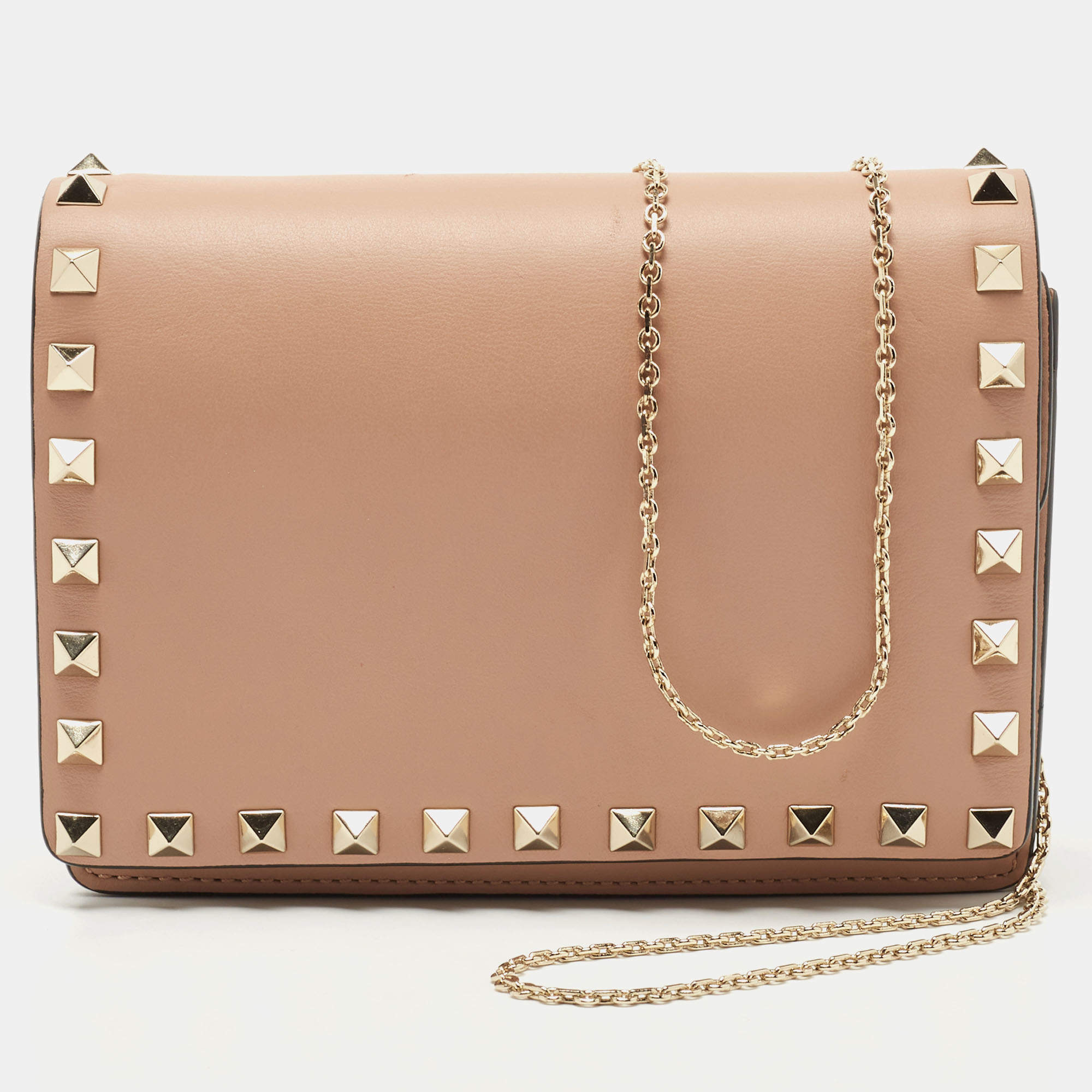 Pre Owned Valentino Beige Leather Rockstud Flap Chain Clutch