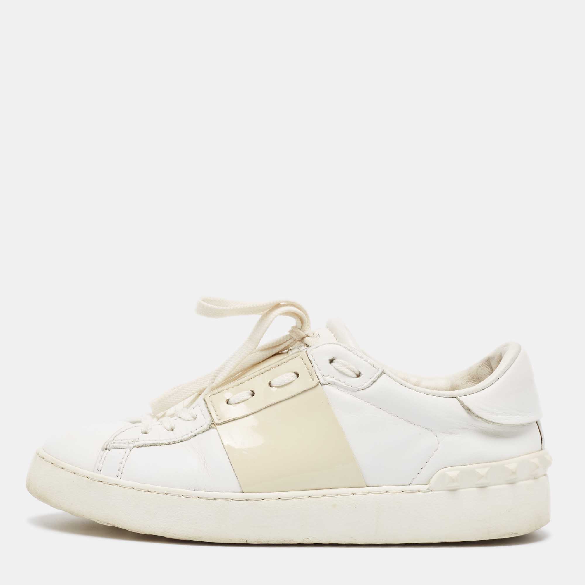 مملوكة مسبقًا Valentino White Leather Rockstud  Sneakers Size 37