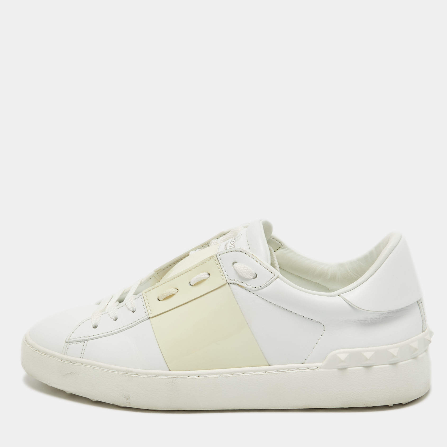 Pre Owned Valentino White Leather Rockstud  Low Top Sneakers 39