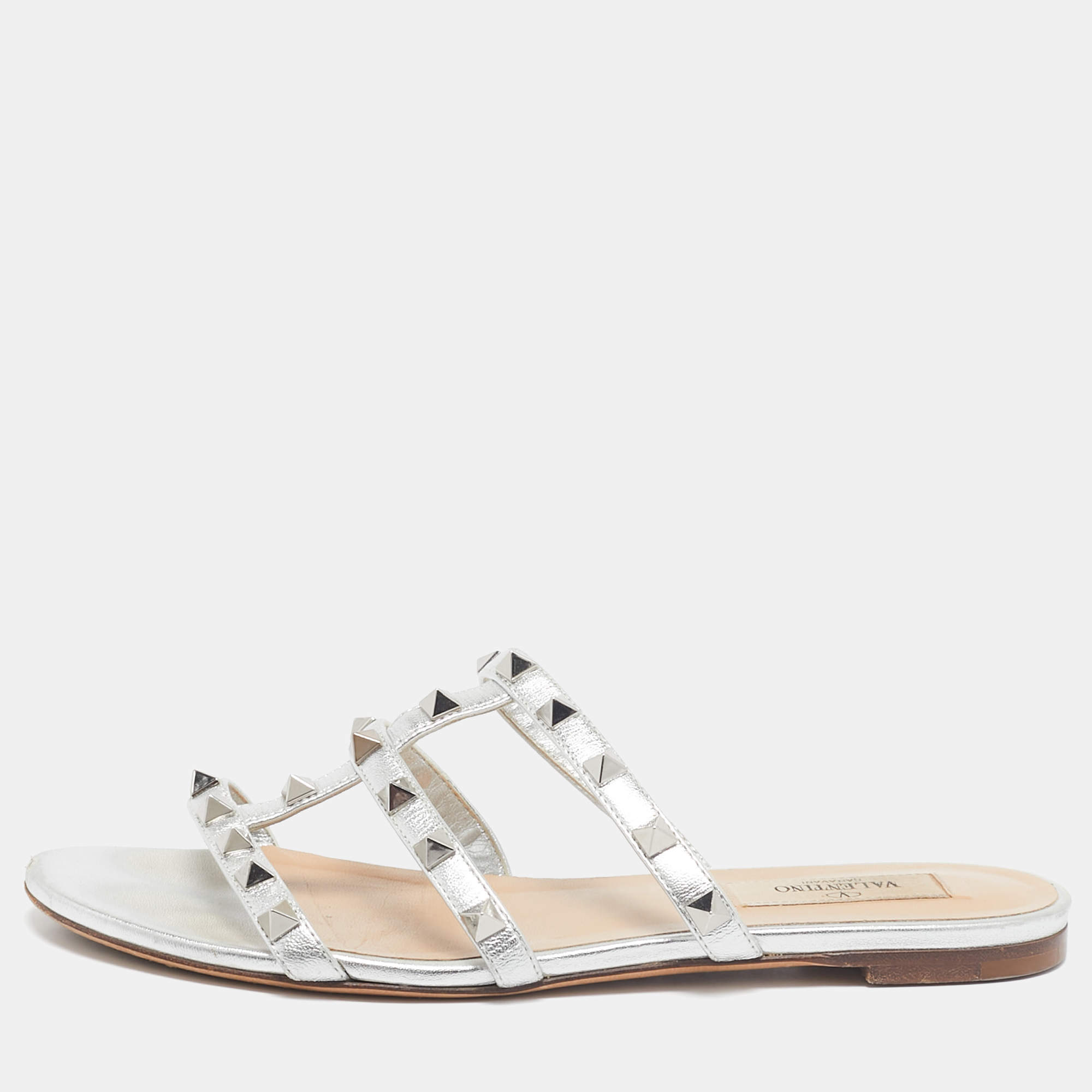 مملوكة مسبقًا Valentino Silver Leather Rockstud Slide Flats Size 36