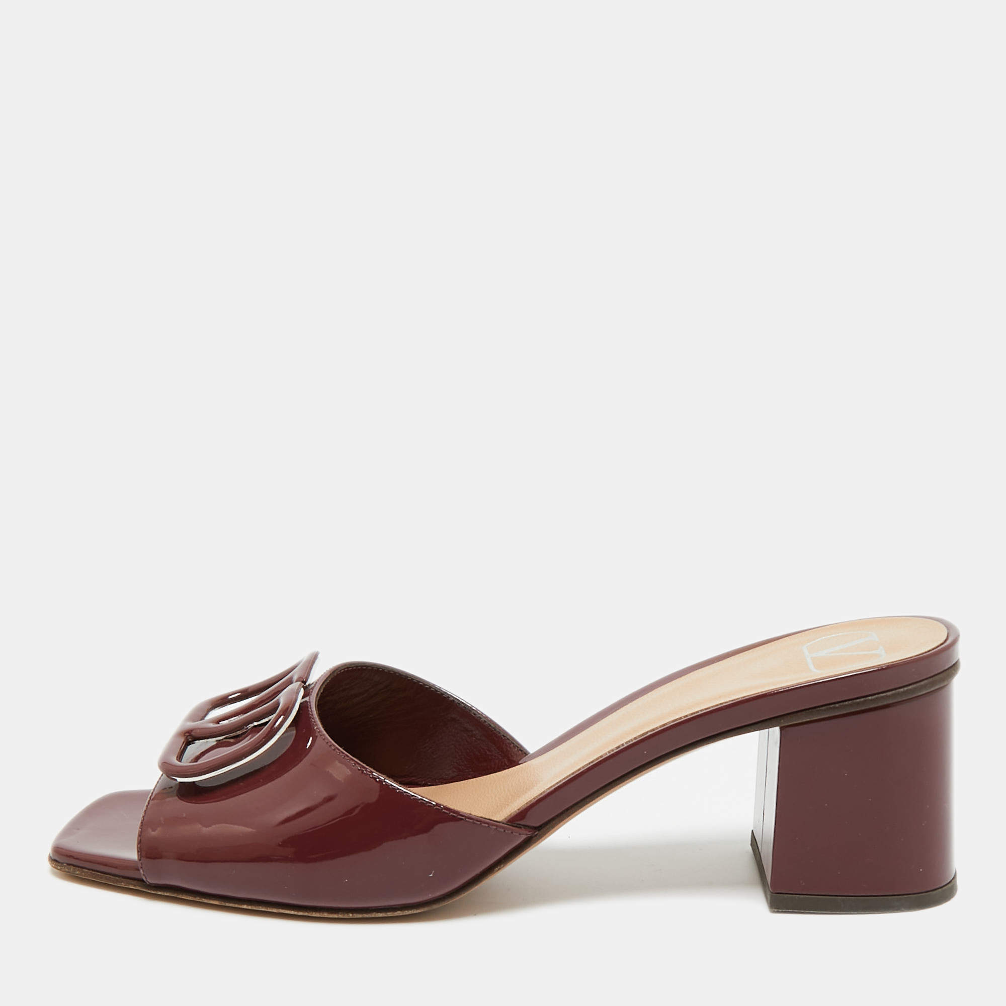 Pre Owned Valentino Burgundy Patent Leather VLogo Block Heel Slide Sandals Size 38.5