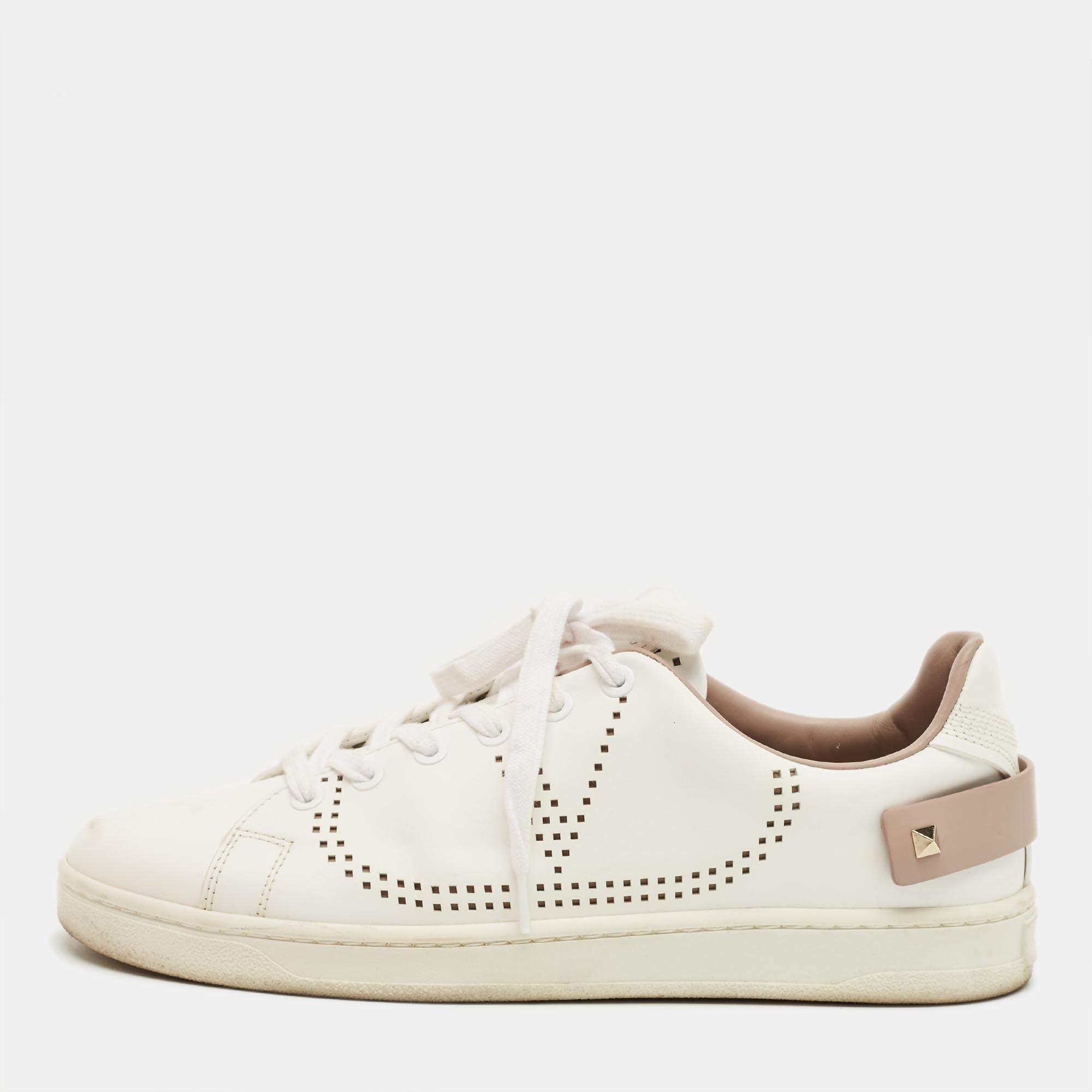 Pre Owned Valentino White/Beige Leather Backnet Rockstud Low Top Sneakers Size 39.5