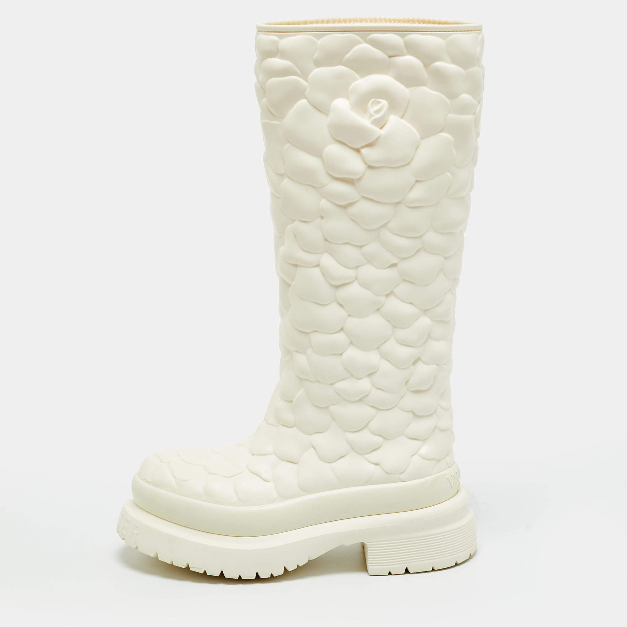 Pre Owned حذاء مطر مطاطي أبيض فالنتينو 03 إصدار روز أتيليه مقاس 36