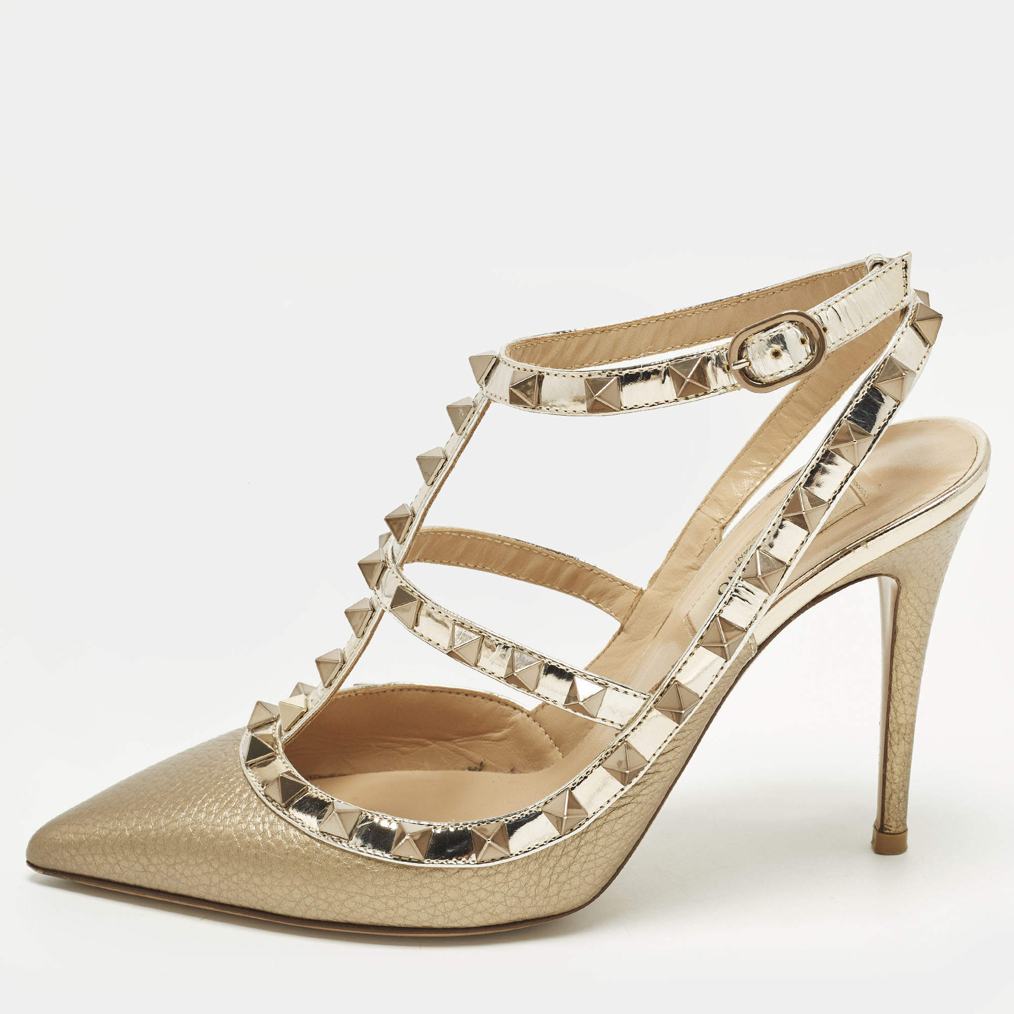 مملوكة مسبقًا Valentino Rockstud Size 37 Gold Leather and Patent Leather Ankle Strap Pumps