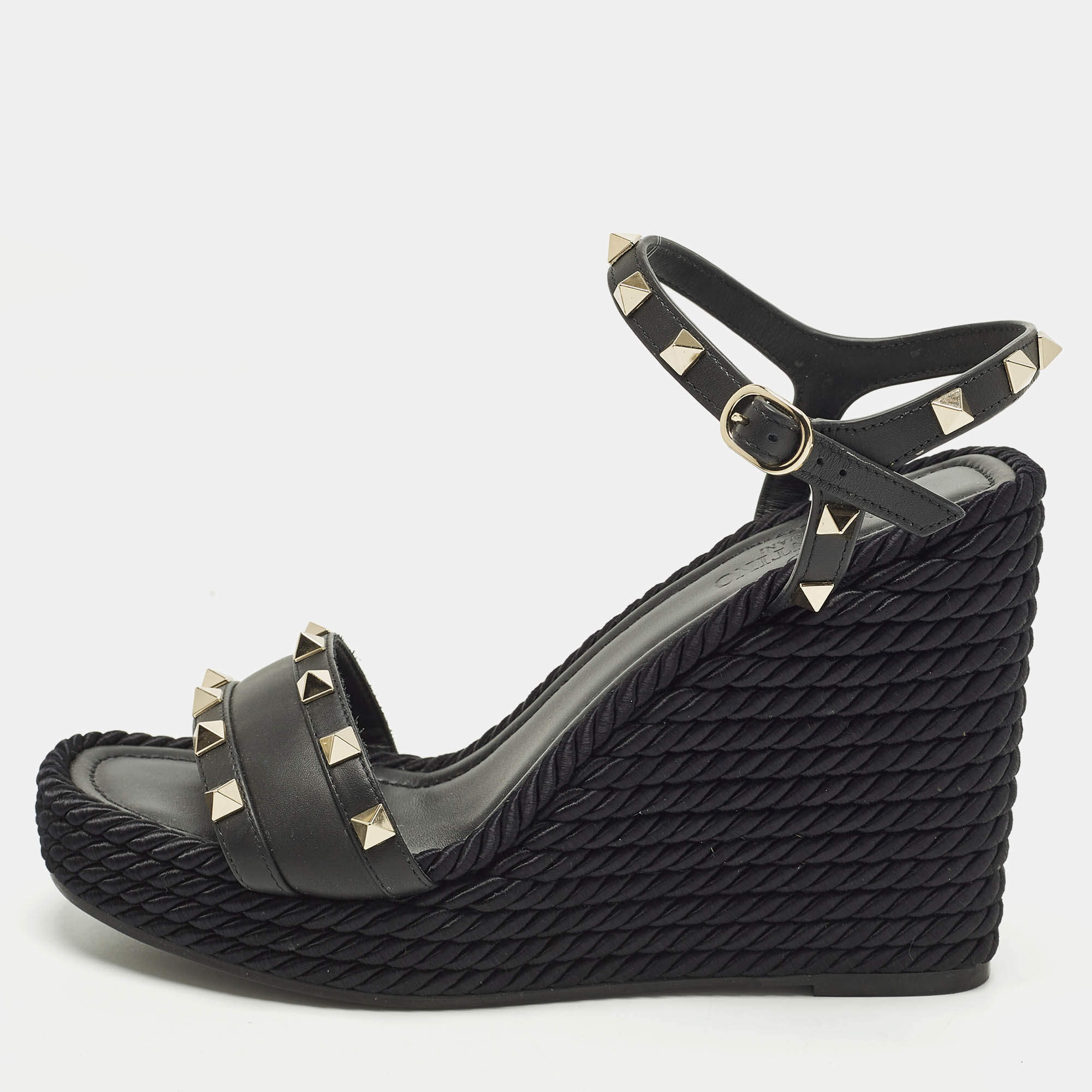 مملوكة مسبقًا Valentino Rockstud Torchon Black Leather Platform Wedge Sandals 39
