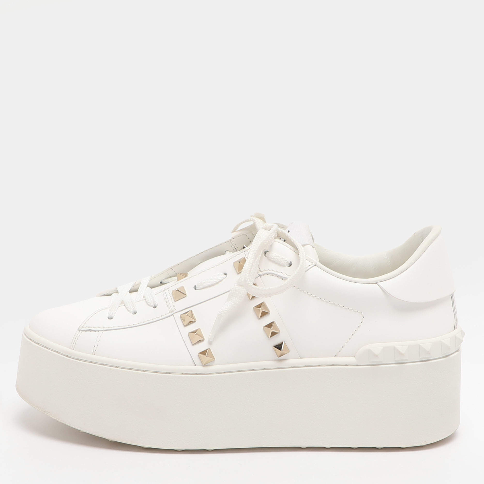 مملوكة مسبقًا Valentino Rockstud Untitled Size 39 White Leather Low Top Sneakers