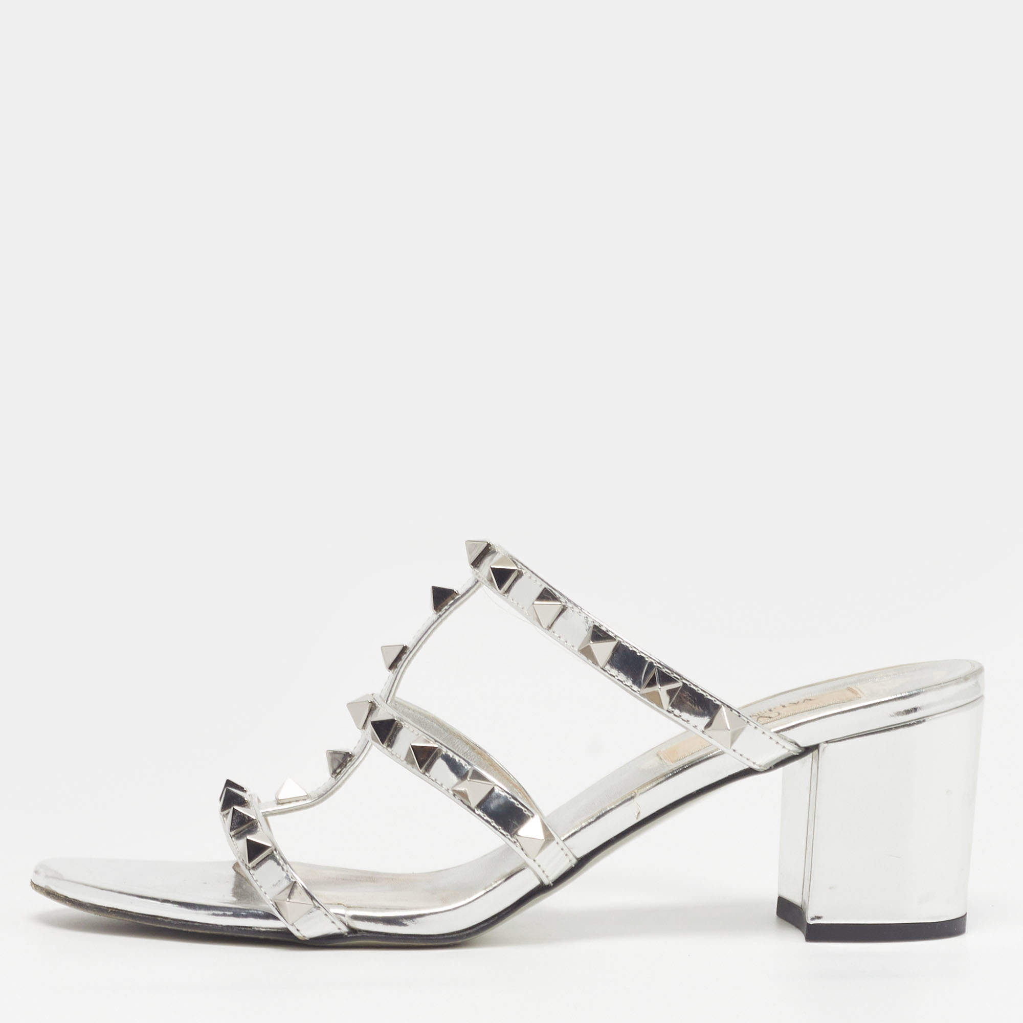 مملوكة مسبقًا Valentino Rockstud Size 37.5 Silver Leather Slide Sandals