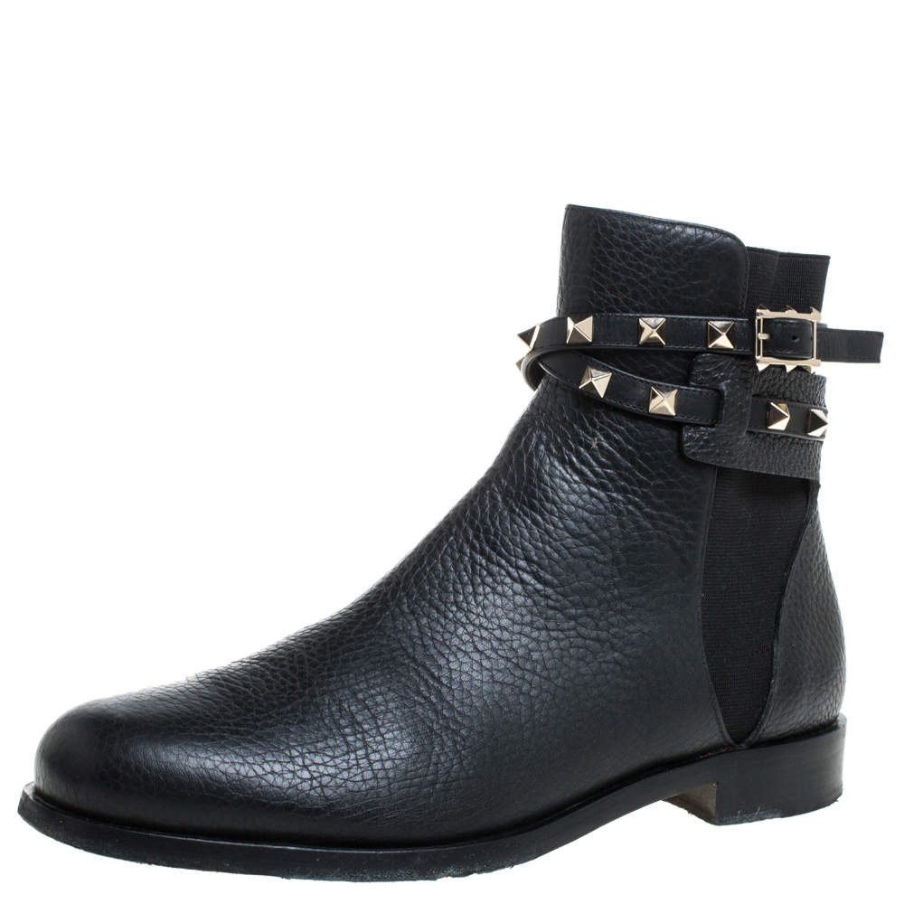 مملوكة مسبقًا Valentino Black Grained Leather Rockstud Buckle Boots Size 37.5