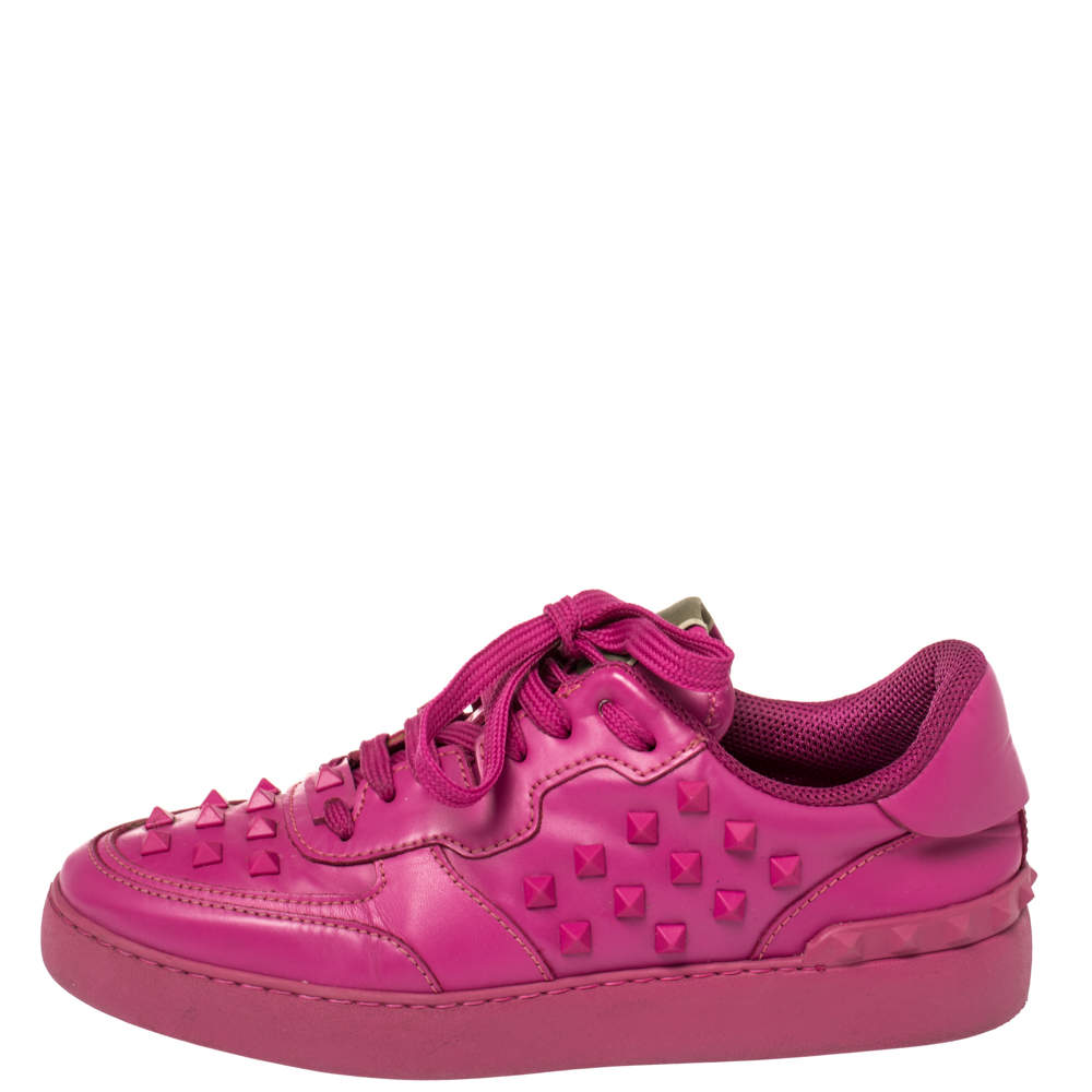 toevoegen aan Allemaal servet Valentino Fuchsia Pink Leather Rockstud Low Top Sneakers Size 39 Valentino  | TLC