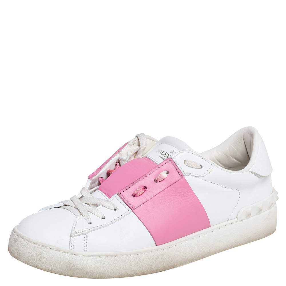 مملوكة مسبقًا Valentino White/Pink Leather Rockstud Color Block Low Top Sneakers Size 39