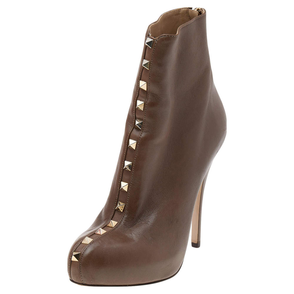 مملوكة مسبقًا Valentino Brown Leather Rockstud Ankle Boots Size 37