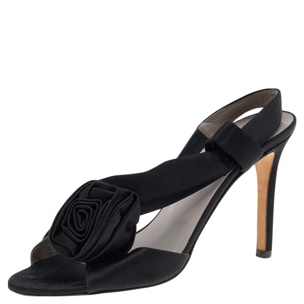 مملوكة مسبقًا Valentino Black Satin Floral Detail Sandals Size 38