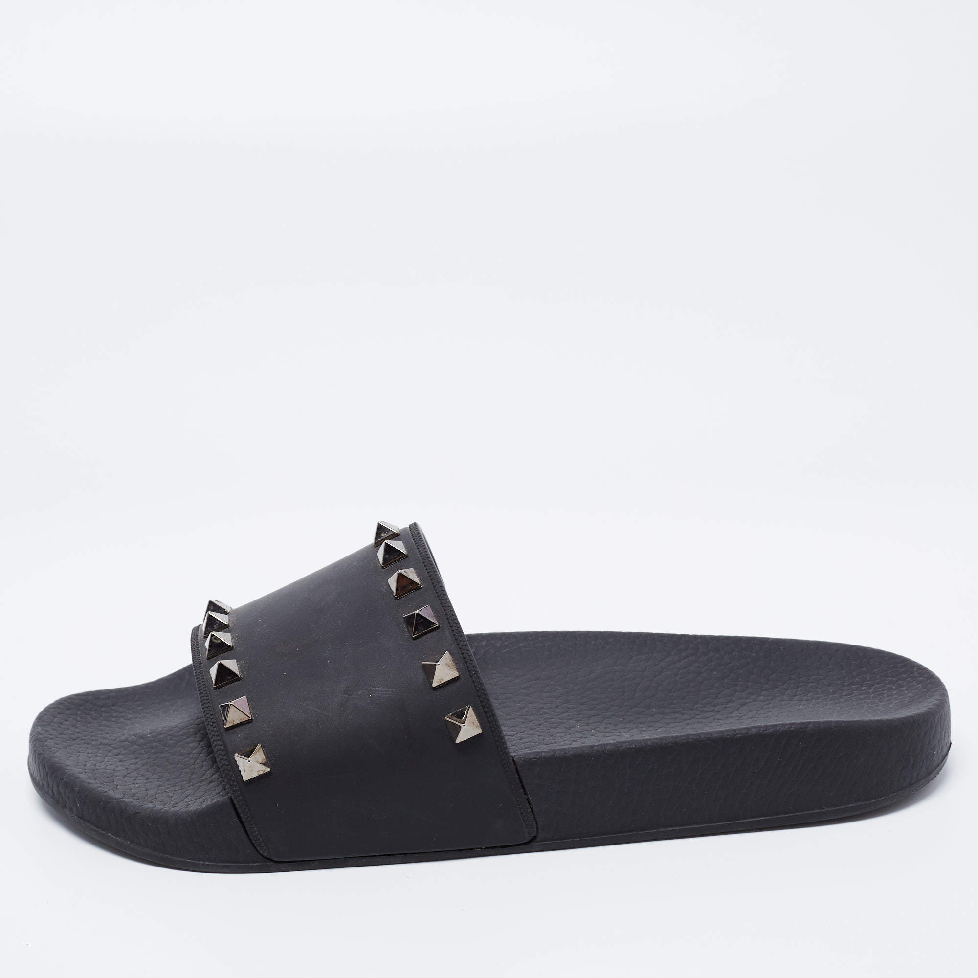 Pre Owned Valentino Black Rubber Rockstud Slides Size 40