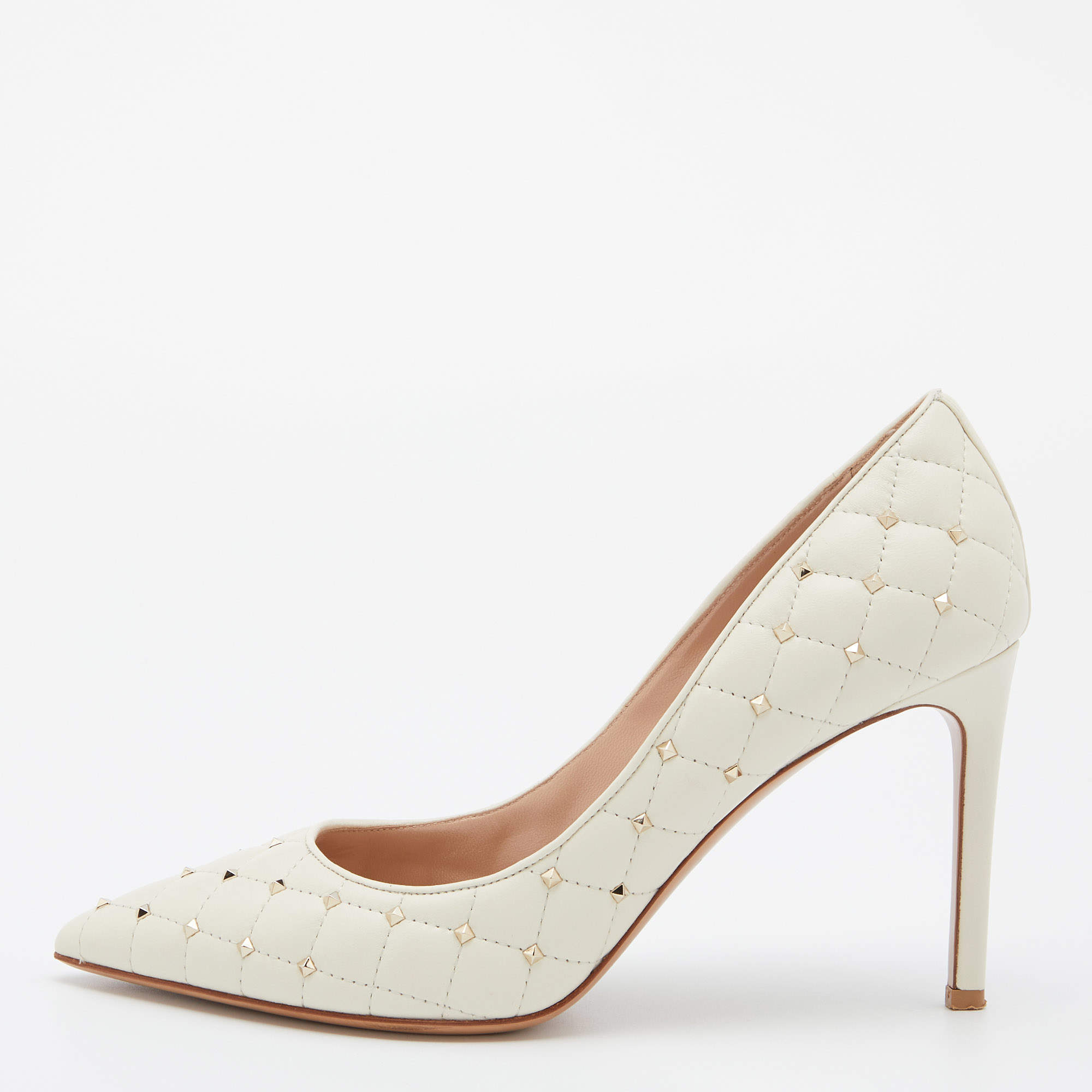 Pre Owned Valentino Off White Quilted Leather Rockstud Spike Pumps Size 39.5