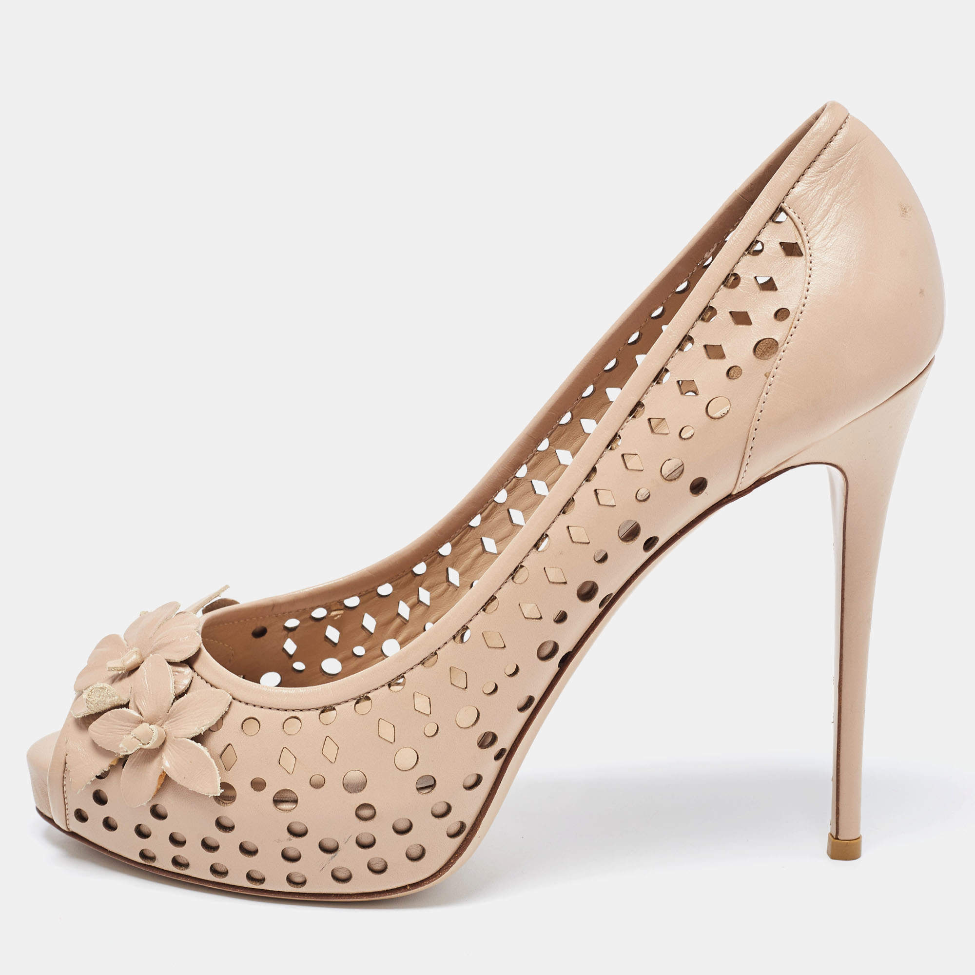 Pre Owned Valentino Beige Perforated Leather Floral Applique Peep Toe Pumps Size 40.5