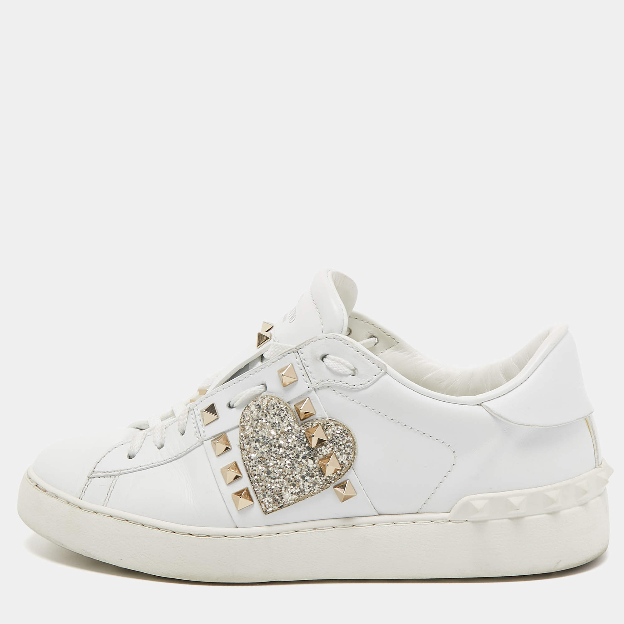 Pre Owned Valentino White Leather Heart Applique Rockstud Low Top Sneakers Size 39