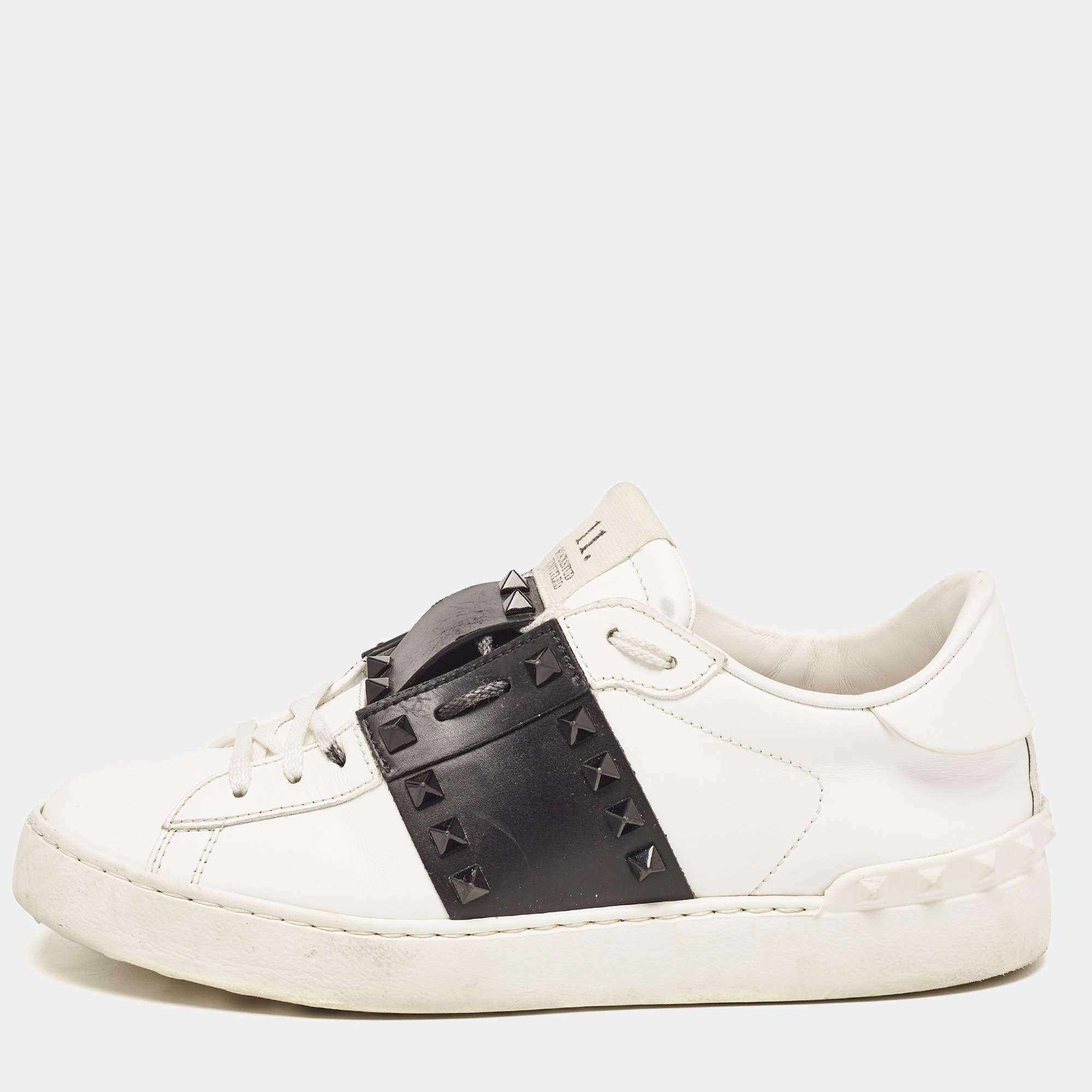Pre Owned Valentino White/Black Leather Rockstud Low Top Sneakers Size 39.5