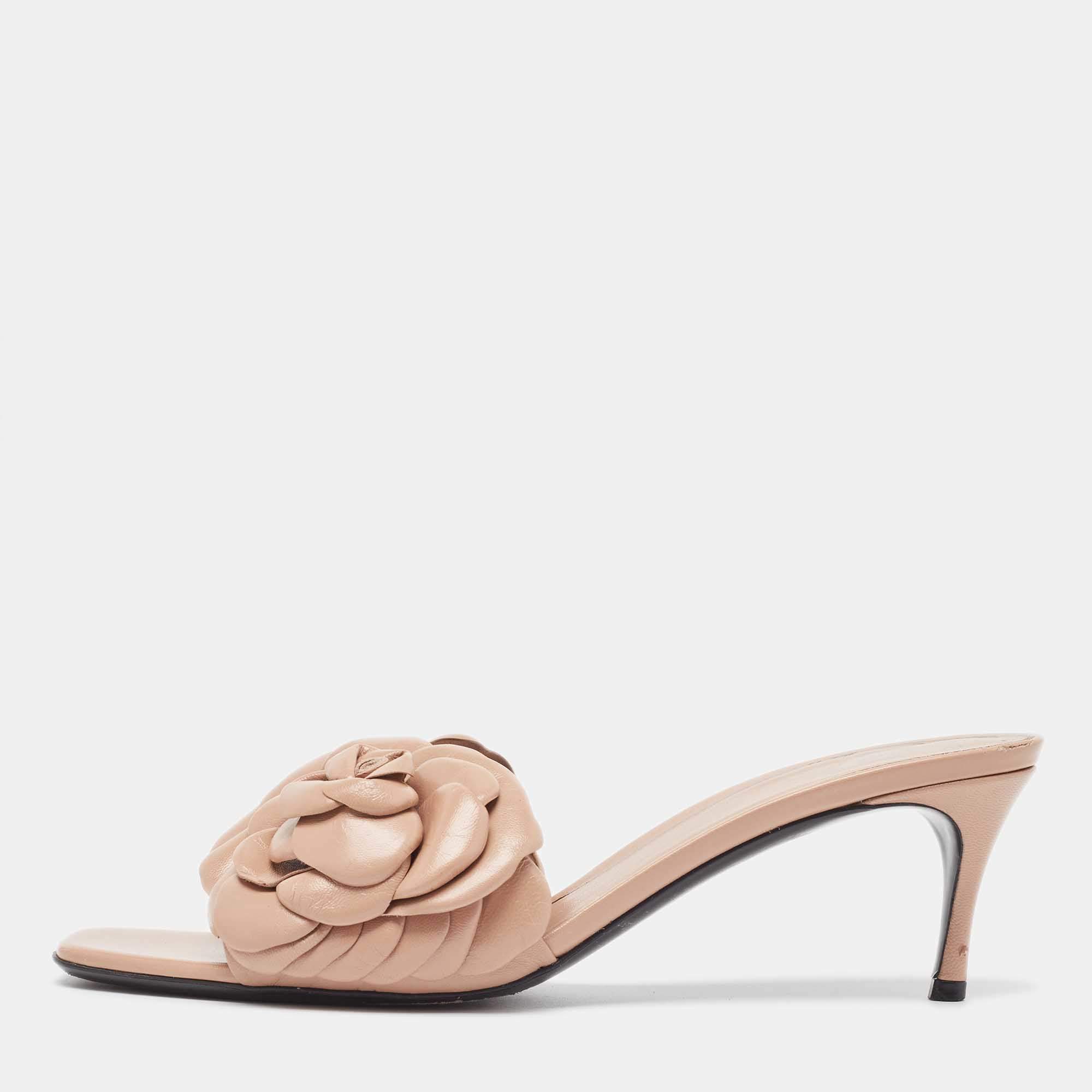 Pre Owned Valentino Beige Leather Floral Slides Size 40