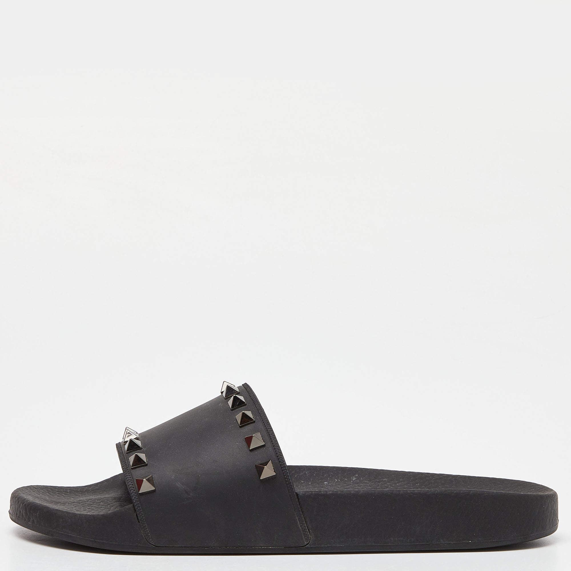 Pre Owned Valentino Black Rubber Rockstud Flat Slides Size 40