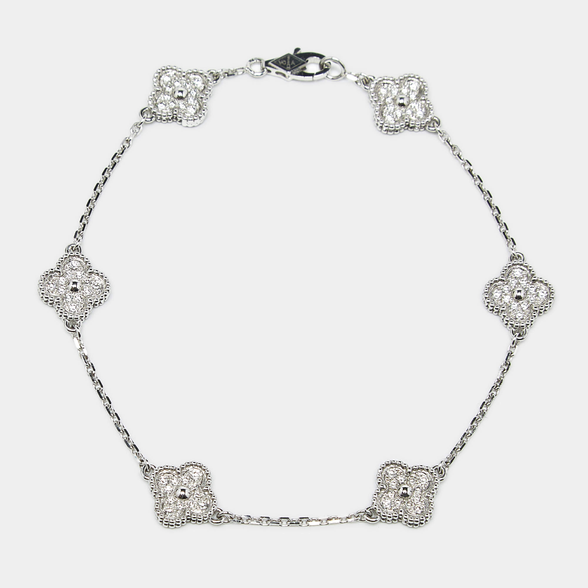 مملوكة مسبقًا سوار فان كليف أند أربلز ستيشن سويت ألامبرا 6 حليات ذهب أبيض عيار 18 وألماس