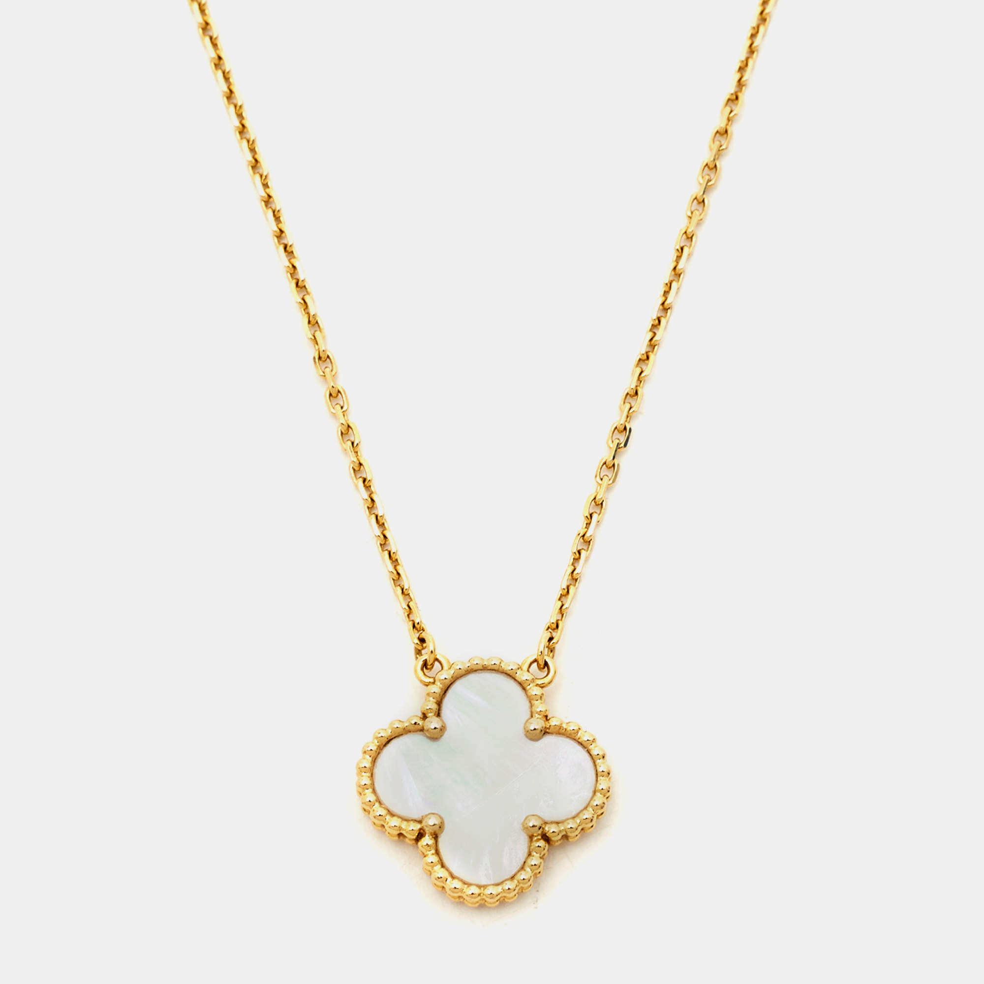 مملوكة مسبقًا Van Cleef & Arpels Vintage Alhambra Mother of Pearl 18k Yellow Gold Necklace