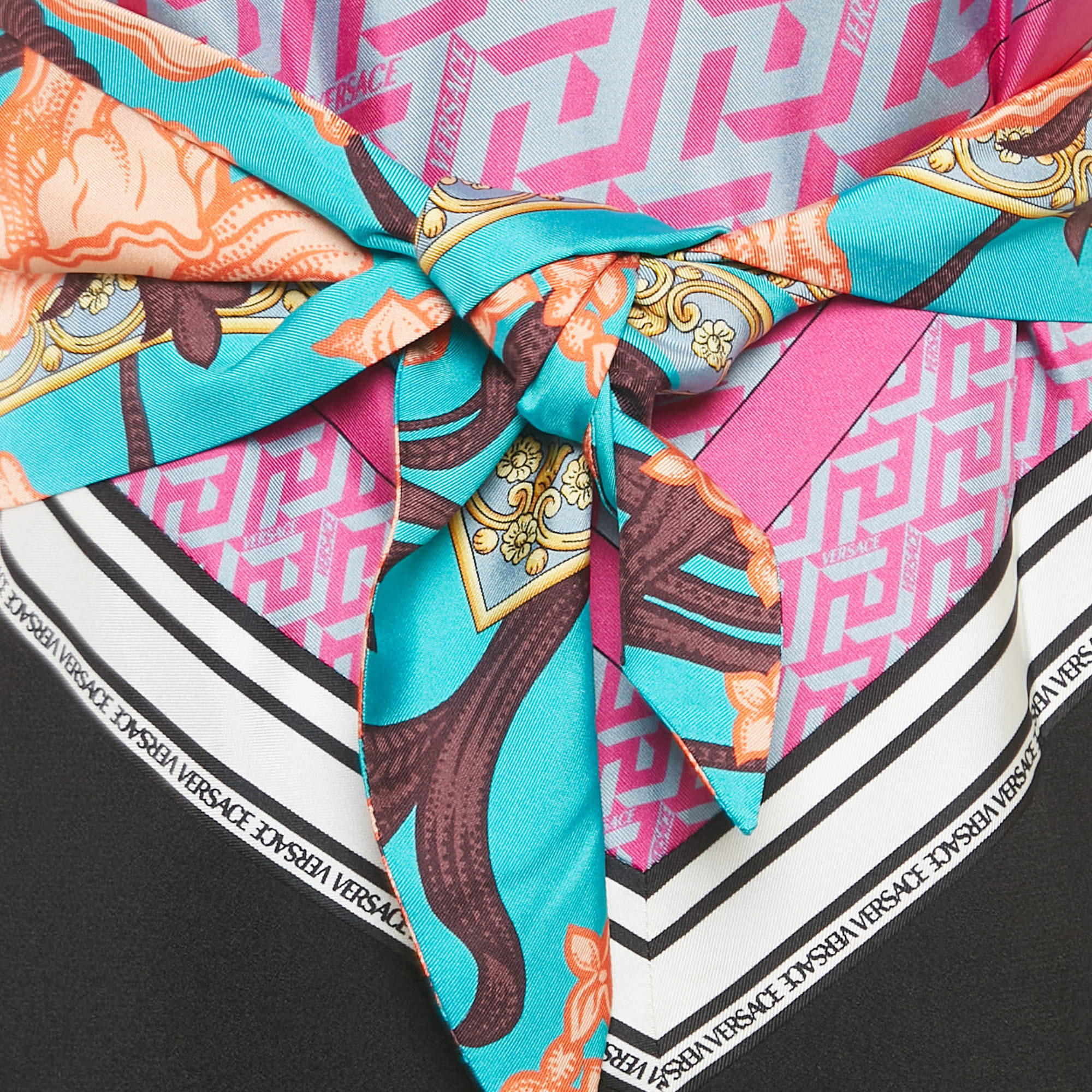 ワンピース VERSACE Printed Crepe Shirt Dress Cameo Silk Crêpe Midi Shirt Dress Print | VERSACE US