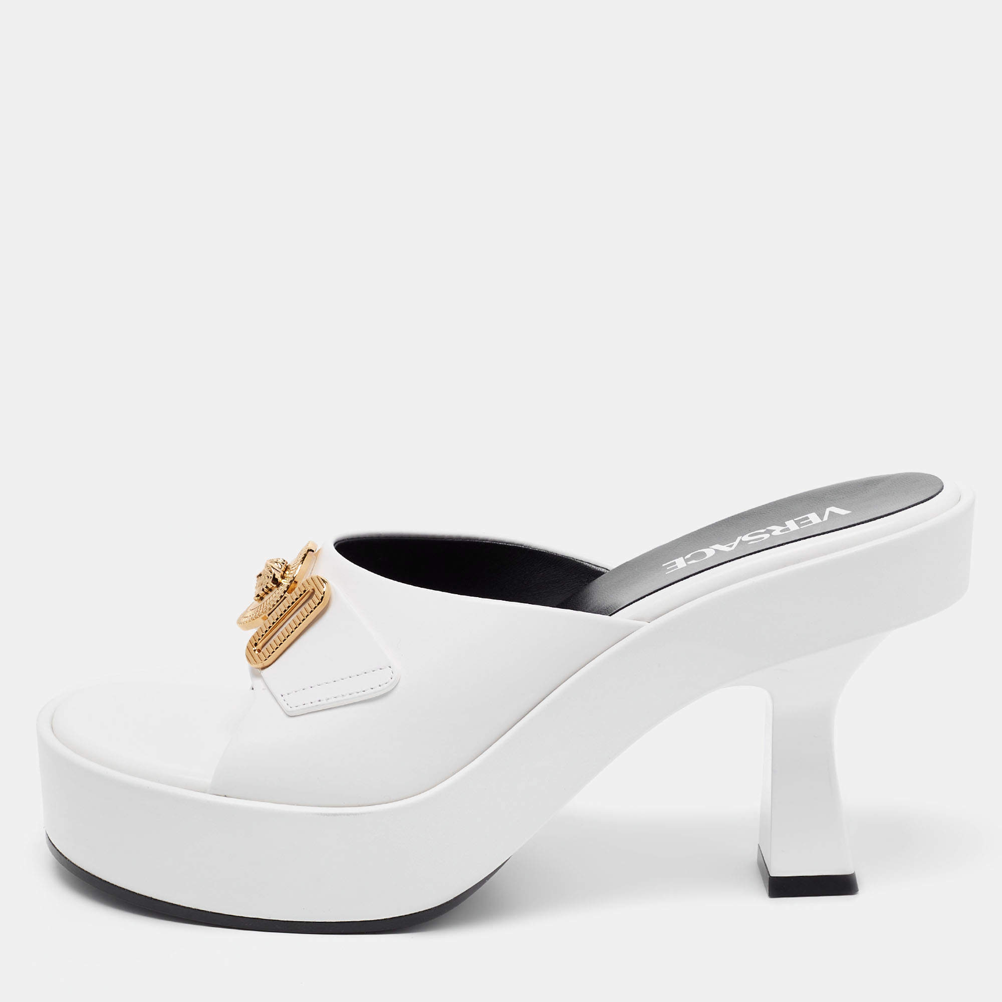مملوكة مسبقًا Versace White Leather Medusa Sandals Size 39
