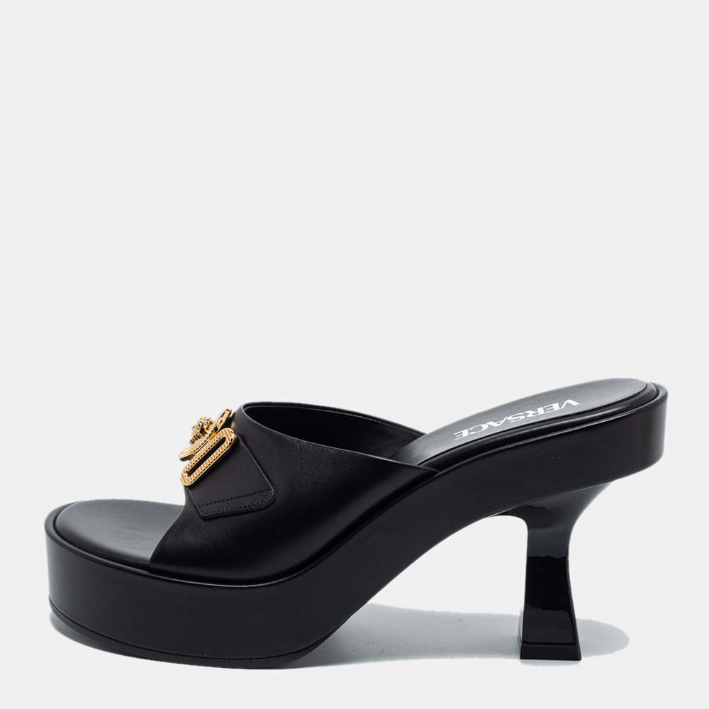 مملوكة مسبقًا Versace Black Leather Medusa Sandals Size 39