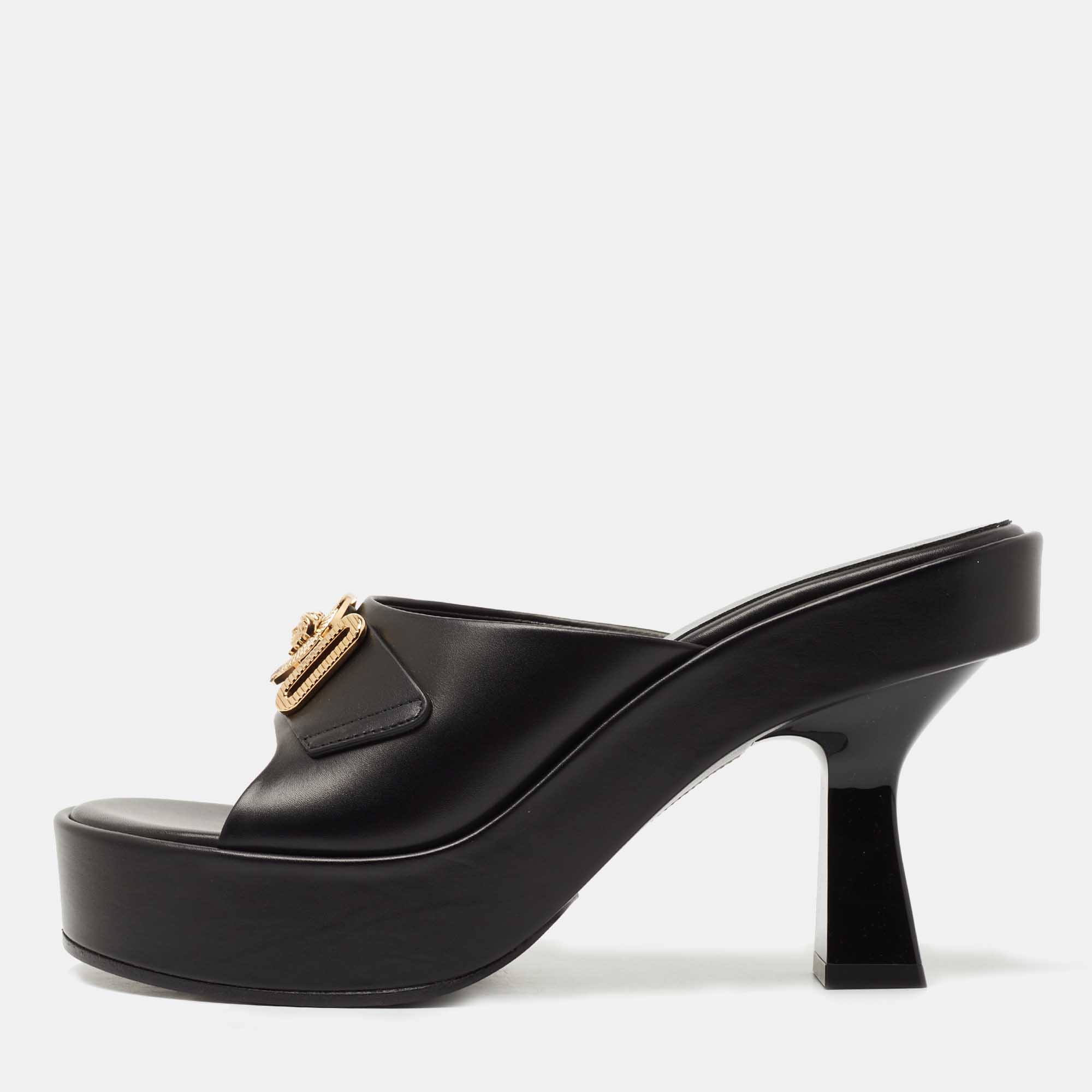 مملوكة مسبقًا Versace Black Leather Medusa Biggie Platform Slides Sandals Size 38