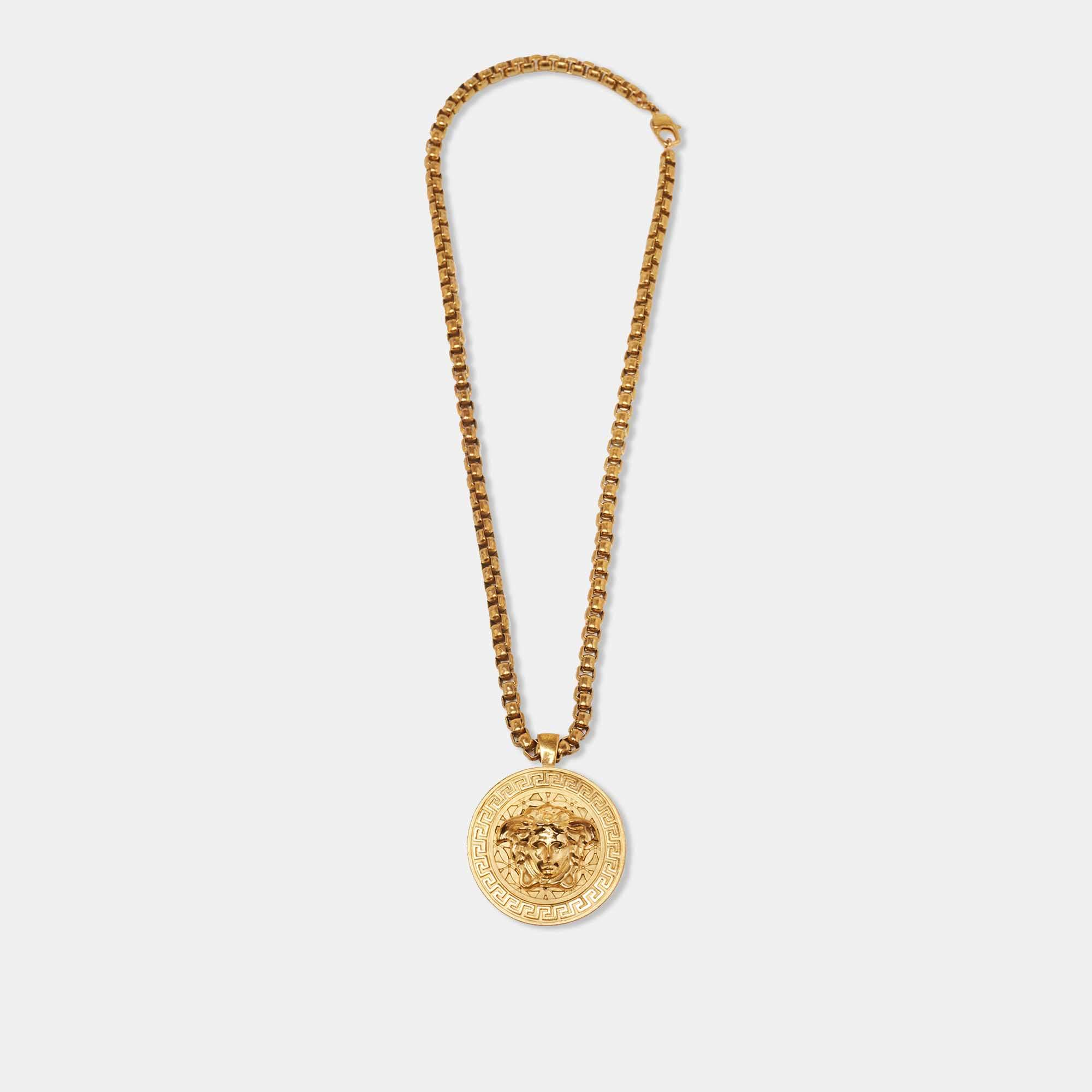 مملوكة مسبقًا Versace Medusa Logo Medallion Gold Tone Chunky Pendant Necklace