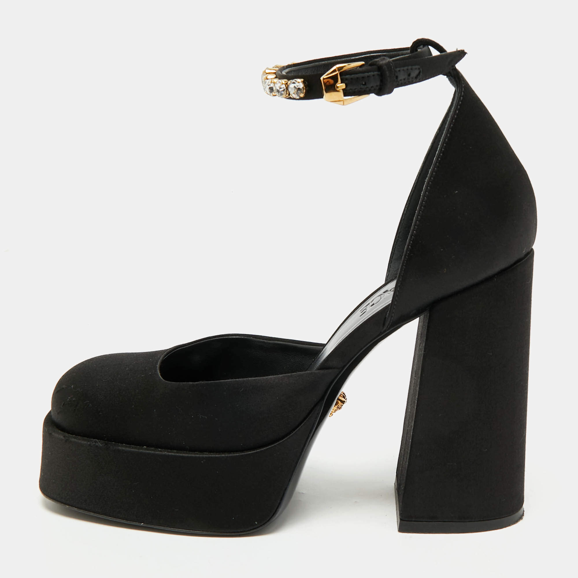 Pre Owned حذاء كعب عالي فيرساتشي ساتان أسود مزين بالكريستال بحزام للكاحل مع منصة مقاس 37.5