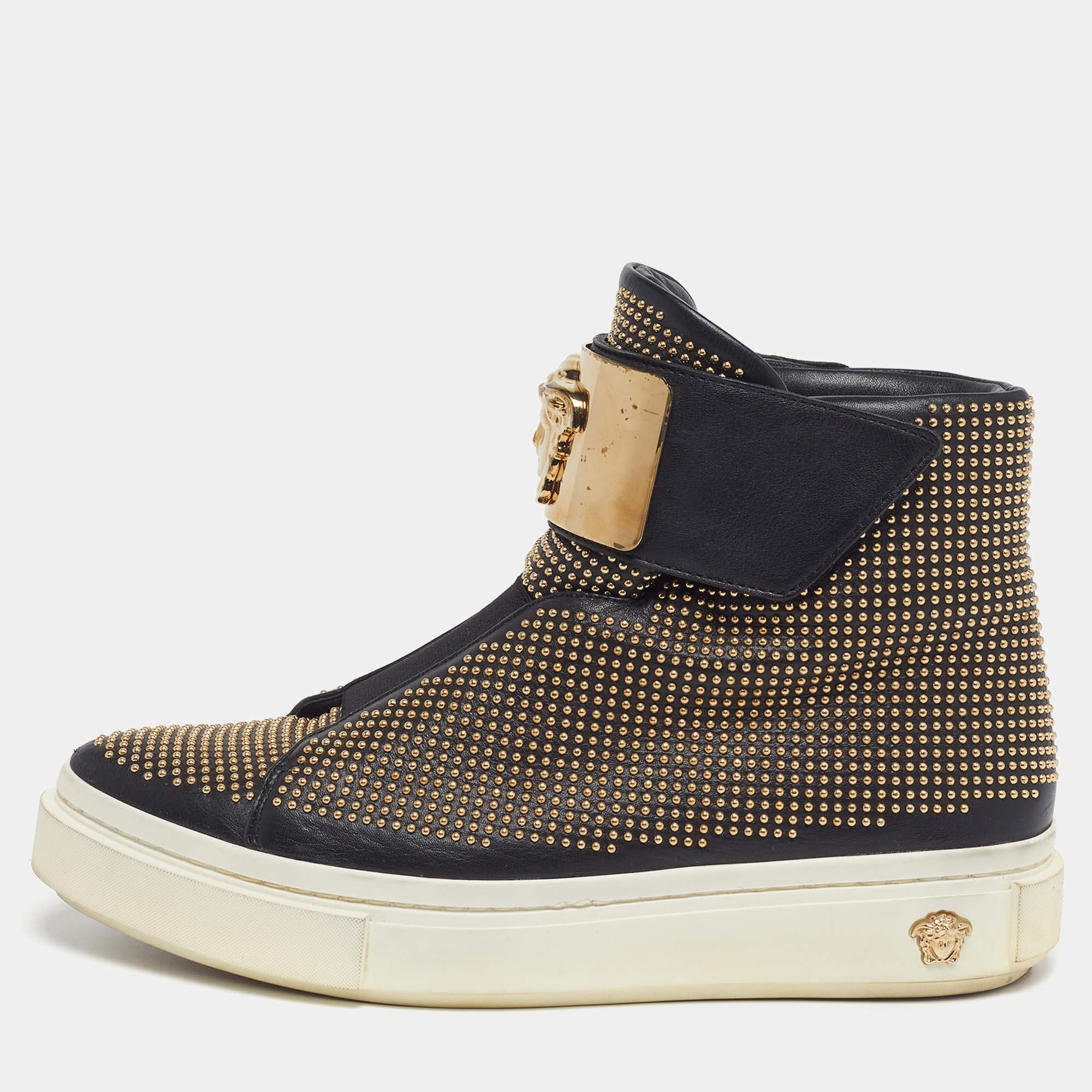 Pre Owned حذاء رياضي فيرساتشي ميدوسا جلد أسود مبطن مرصع بعنق طويل مقاس 37.5