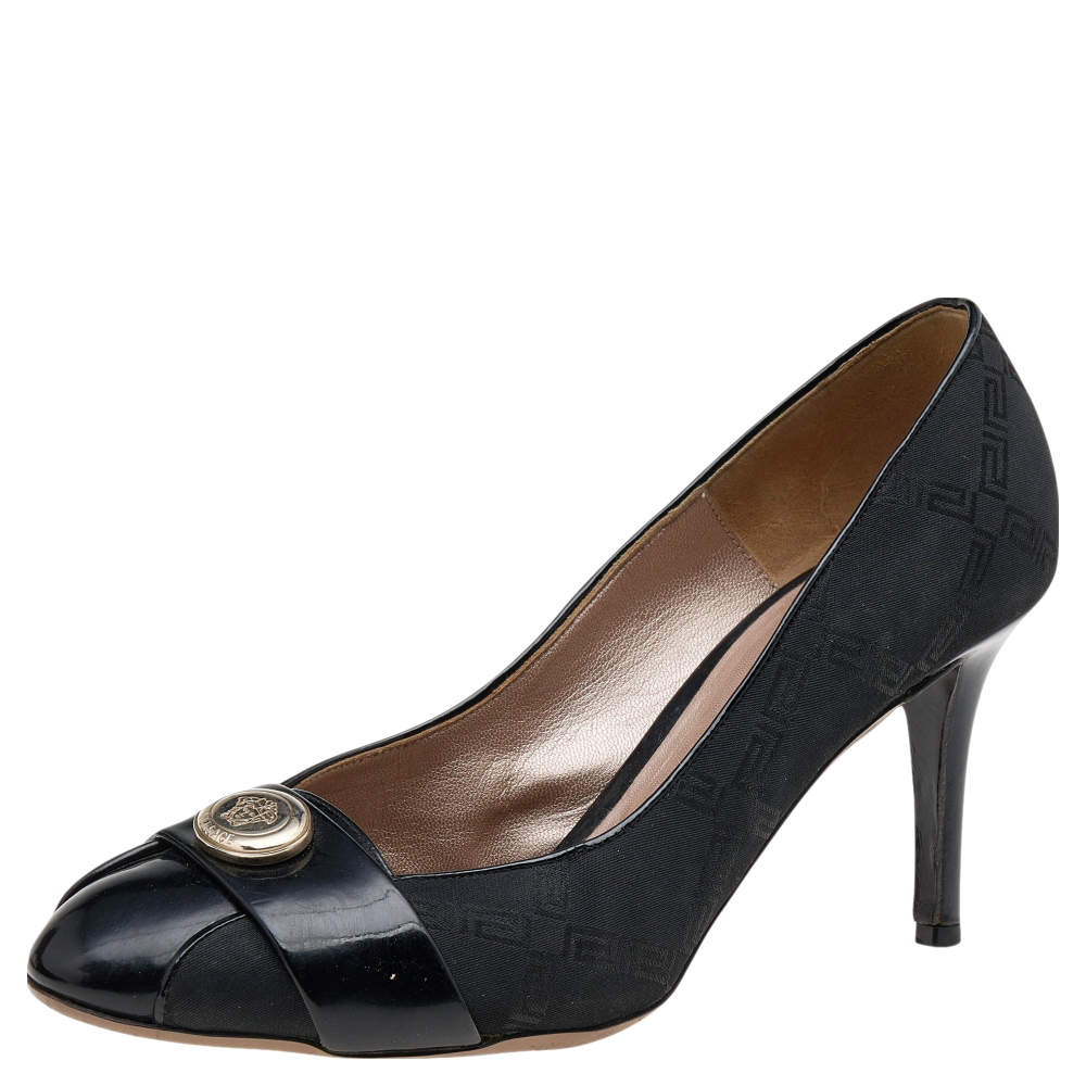 مملوكة مسبقًا Versace Black Fabric And Patent Leather Medusa Pumps Size 37